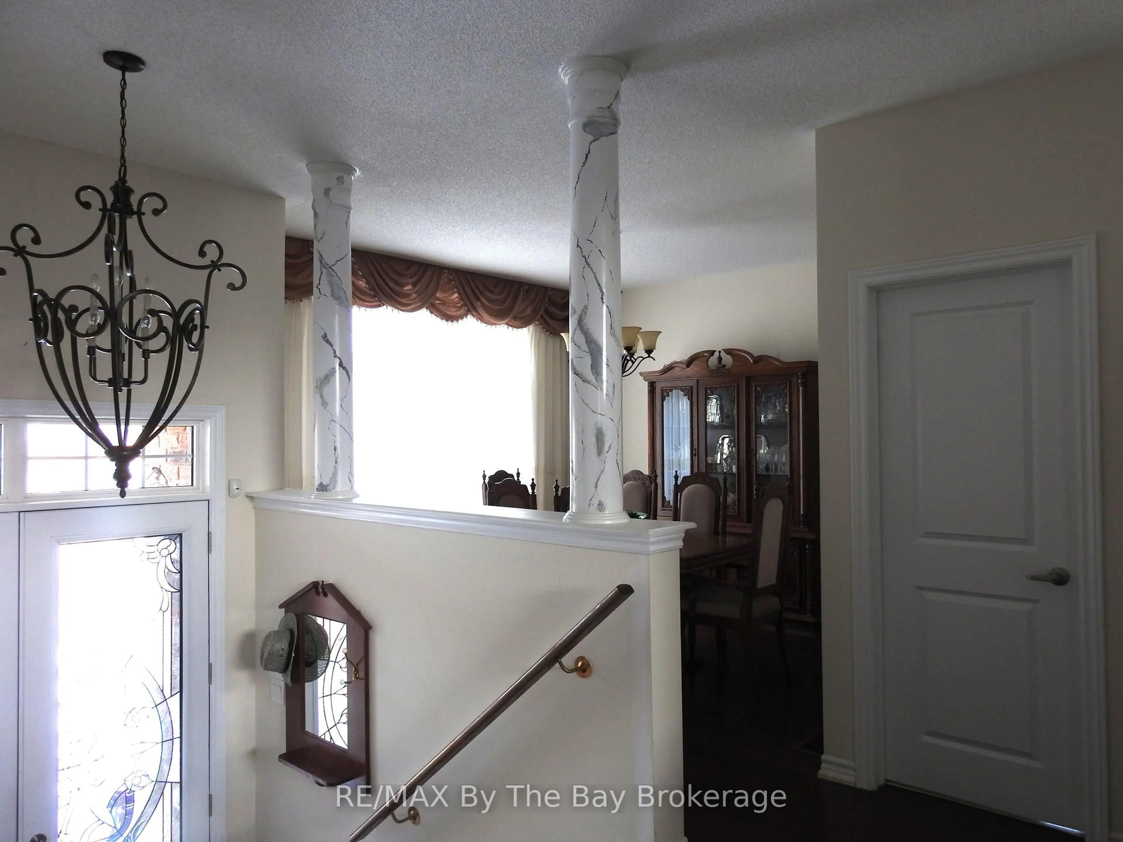 Indoor foyer for 48 Allegra Dr, Wasaga Beach Ontario L9Z 0H5