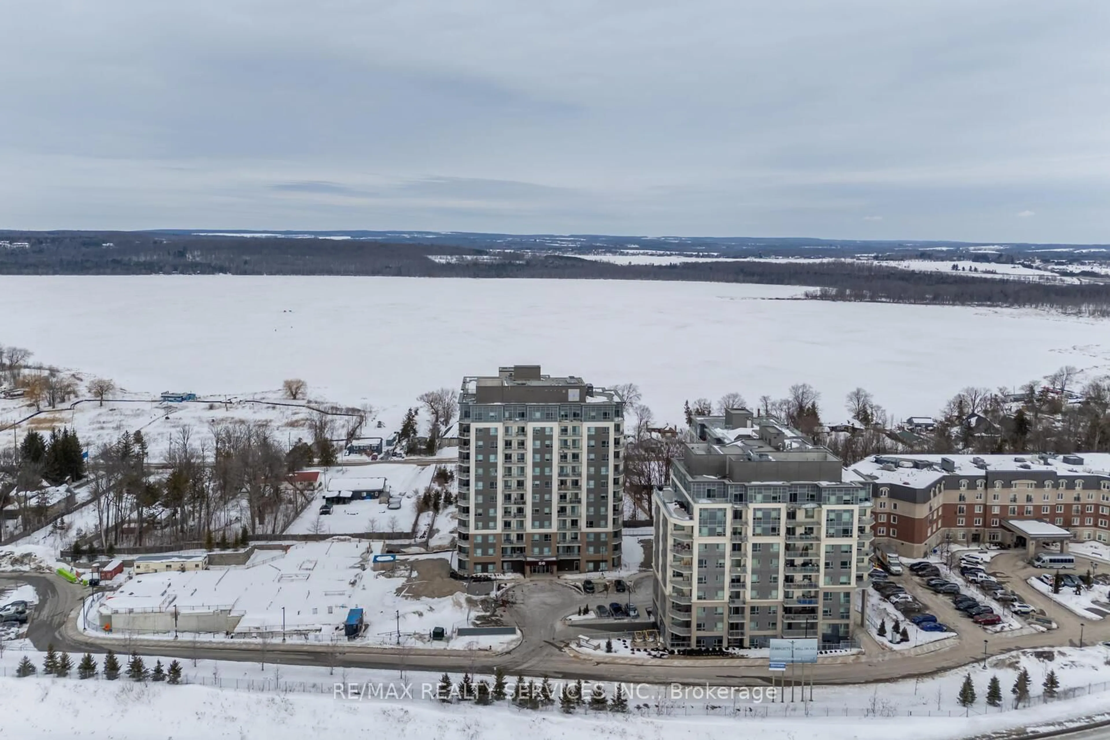 A pic from outside/outdoor area/front of a property/back of a property/a pic from drone, unknown for 56 Lakeside Terr #108, Barrie Ontario L4M 0L5