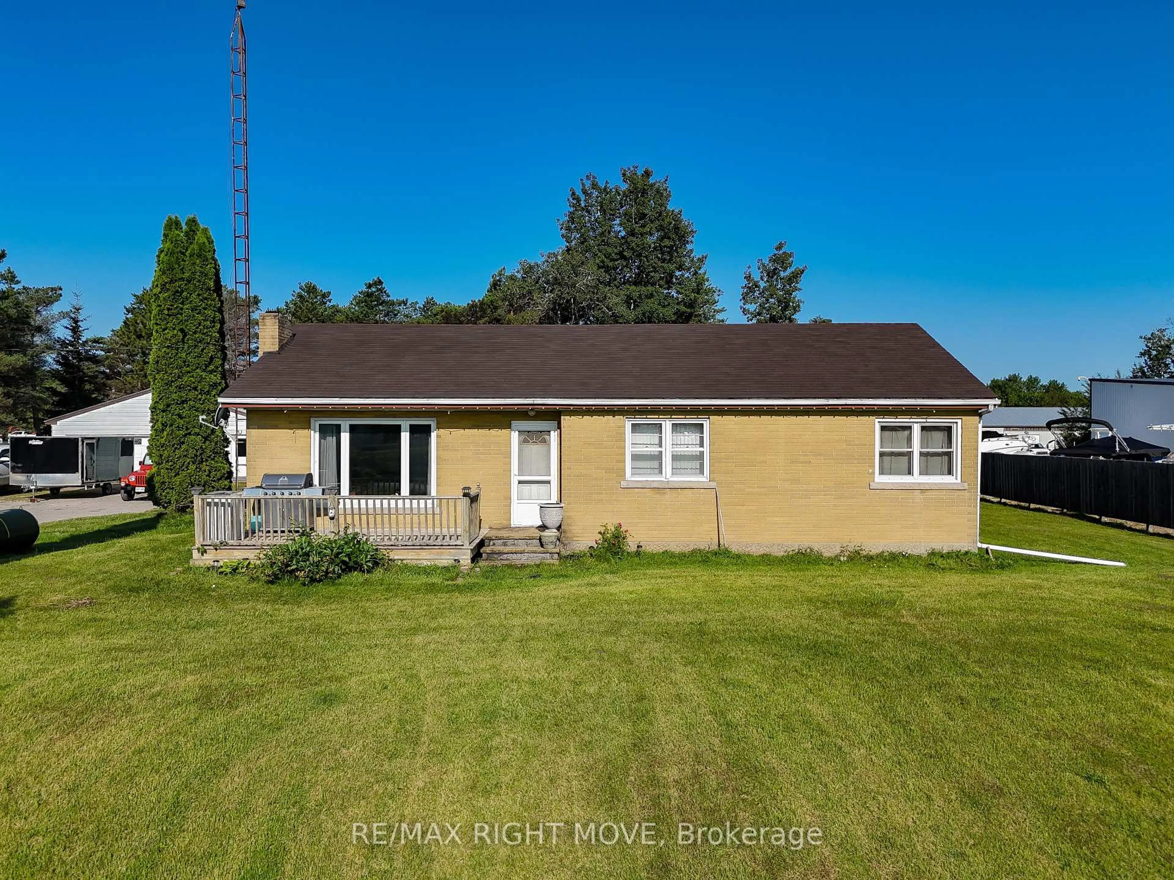 A pic from outside/outdoor area/front of a property/back of a property/a pic from drone, unknown for 4142 stewarts Lane, Severn Ontario L3V 6K6