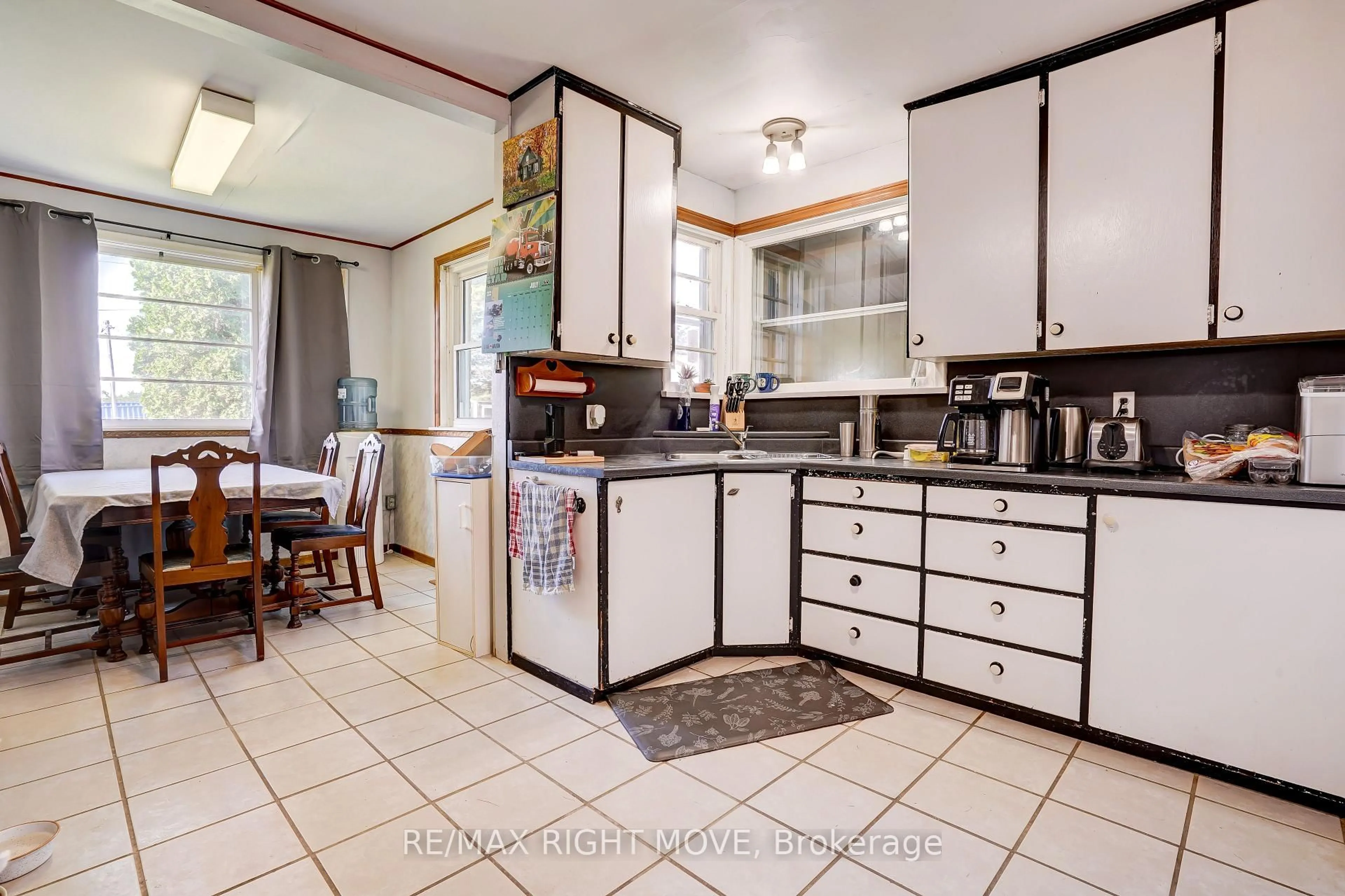 Standard kitchen, ceramic/tile floor for 4142 stewarts Lane, Severn Ontario L3V 6K6
