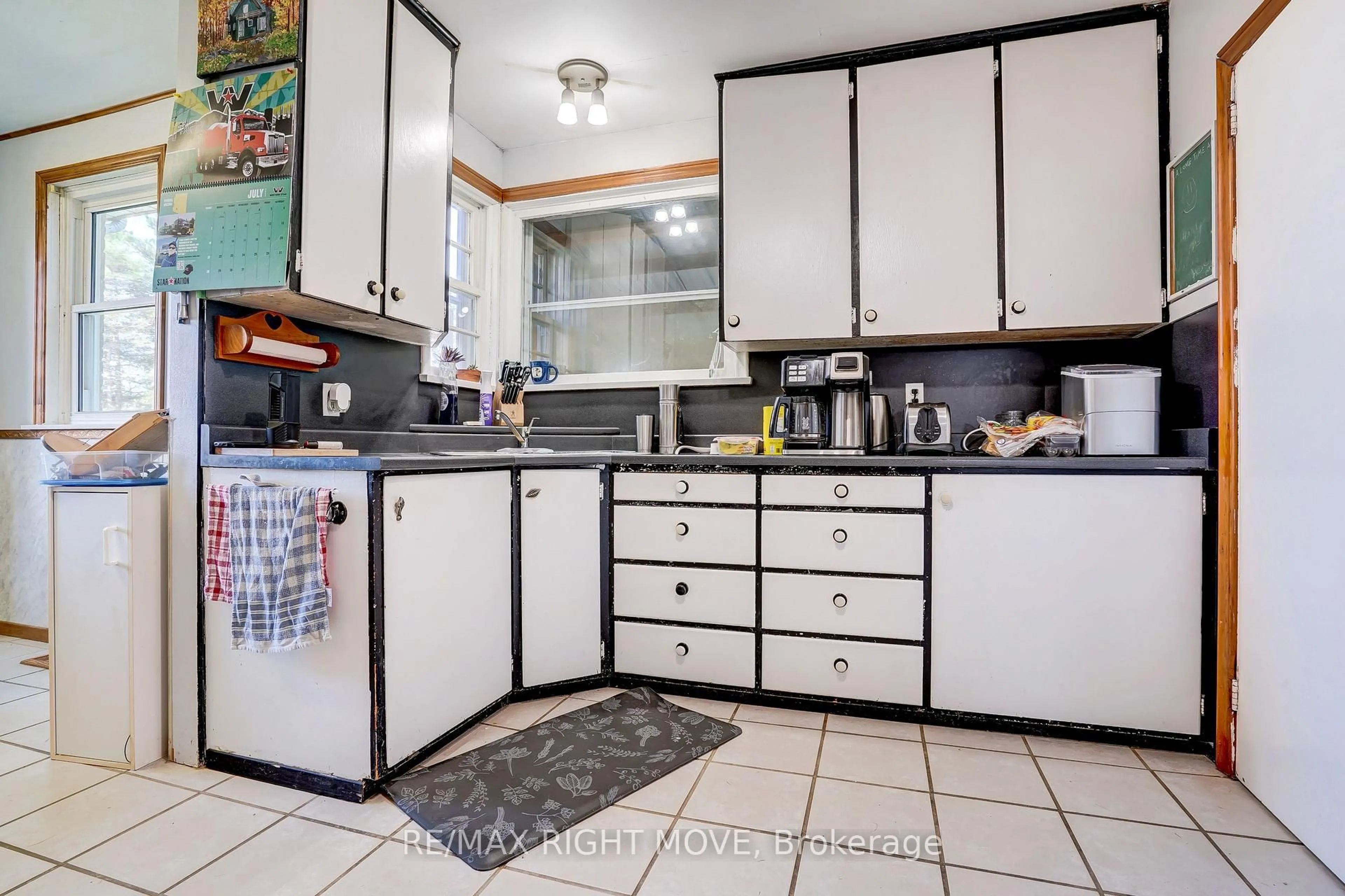 Standard kitchen, ceramic/tile floor for 4142 stewarts Lane, Severn Ontario L3V 6K6
