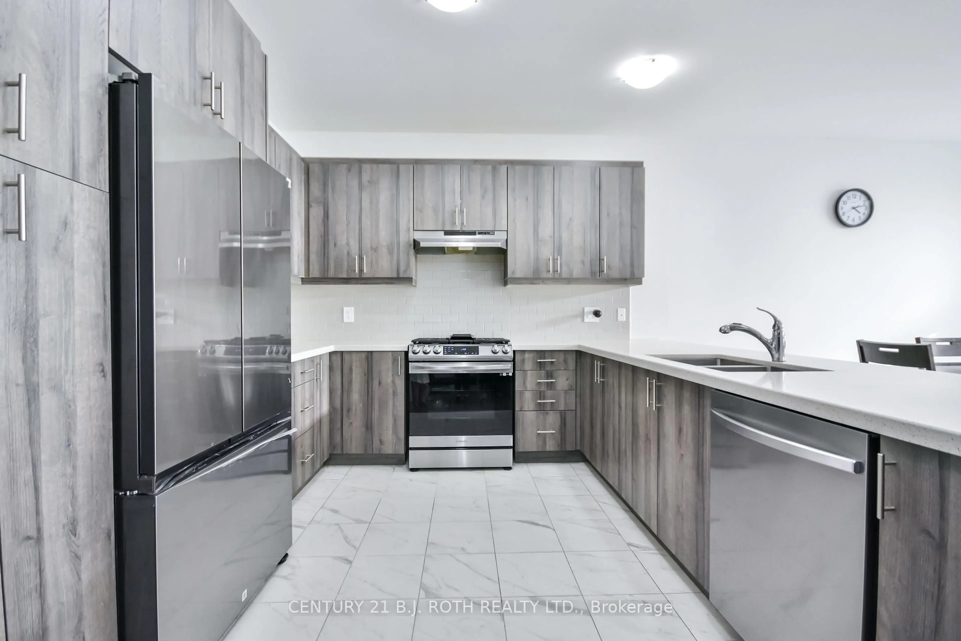 Standard kitchen, unknown for 130 Franklin Tr, Barrie Ontario L9J 0J2