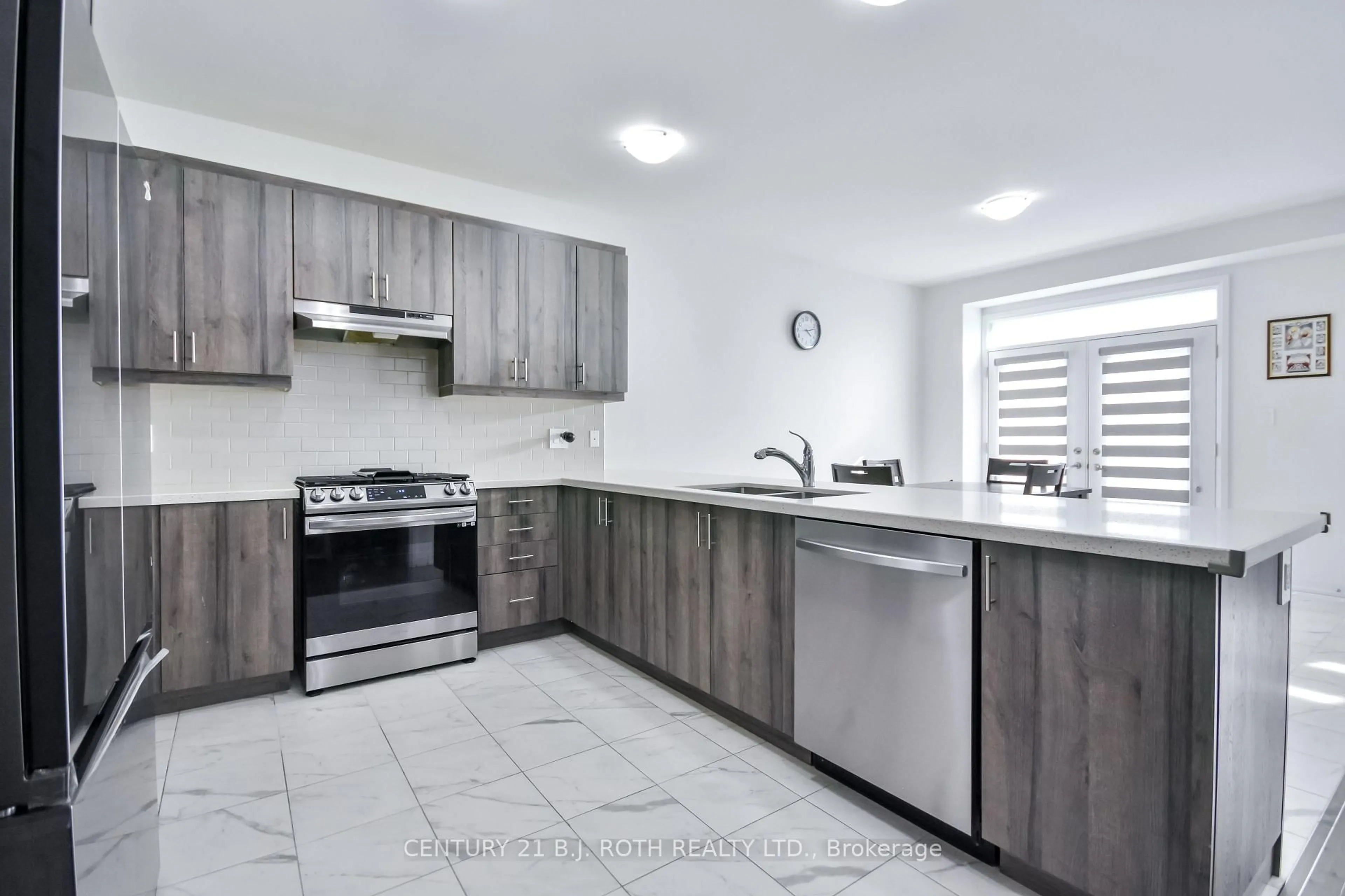 Standard kitchen, unknown for 130 Franklin Tr, Barrie Ontario L9J 0J2