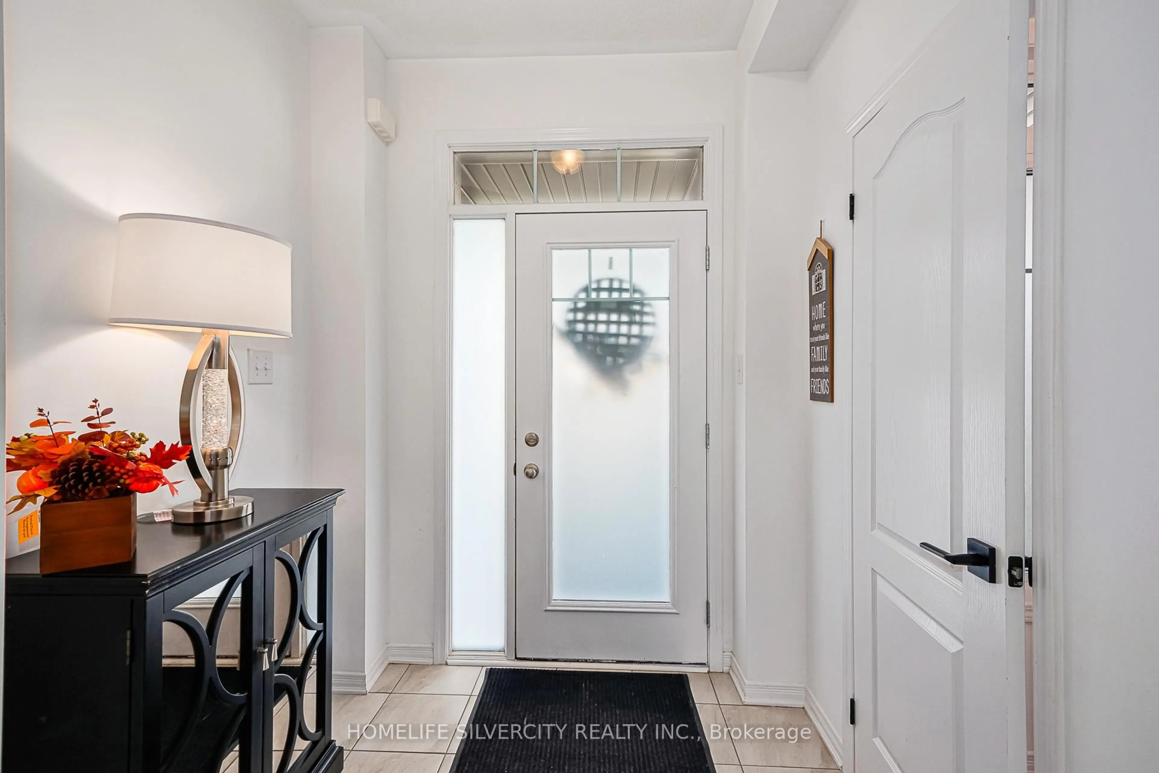 Indoor entryway for 5 kirby Ave, Collingwood Ontario L9Y 3W8