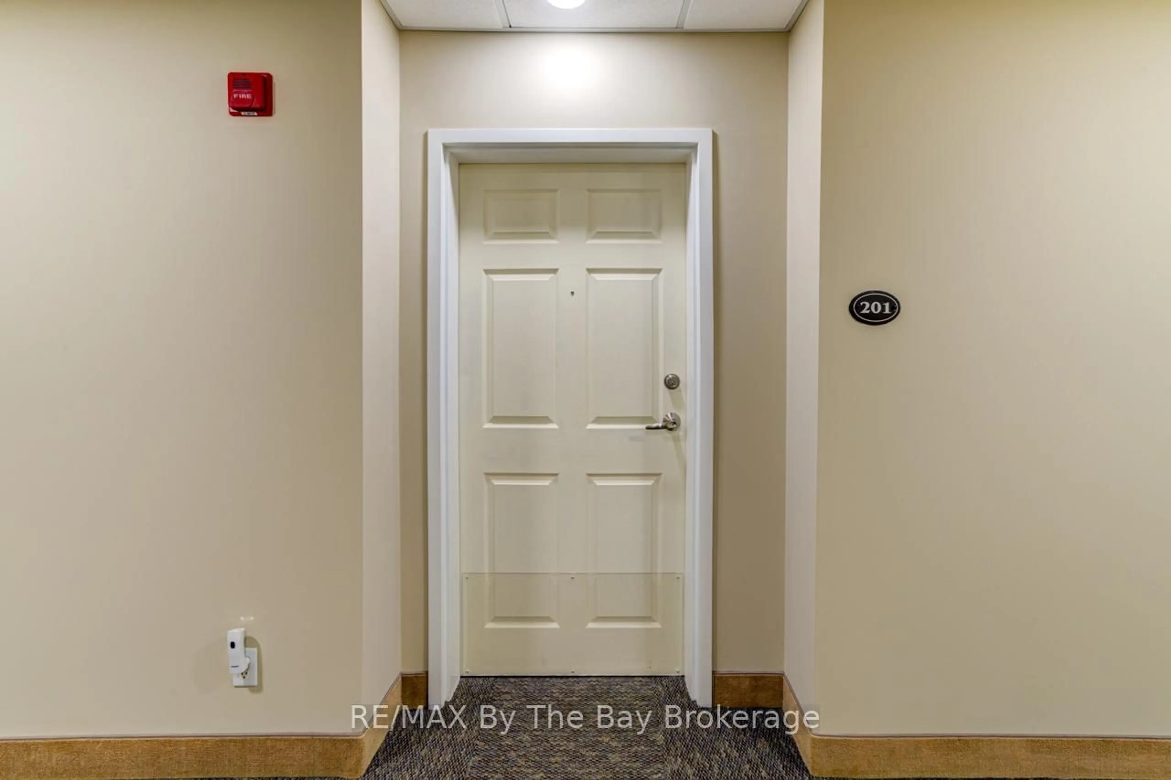 Indoor entryway for 91 Raglan Ave #201, Collingwood Ontario L9Y 4V3