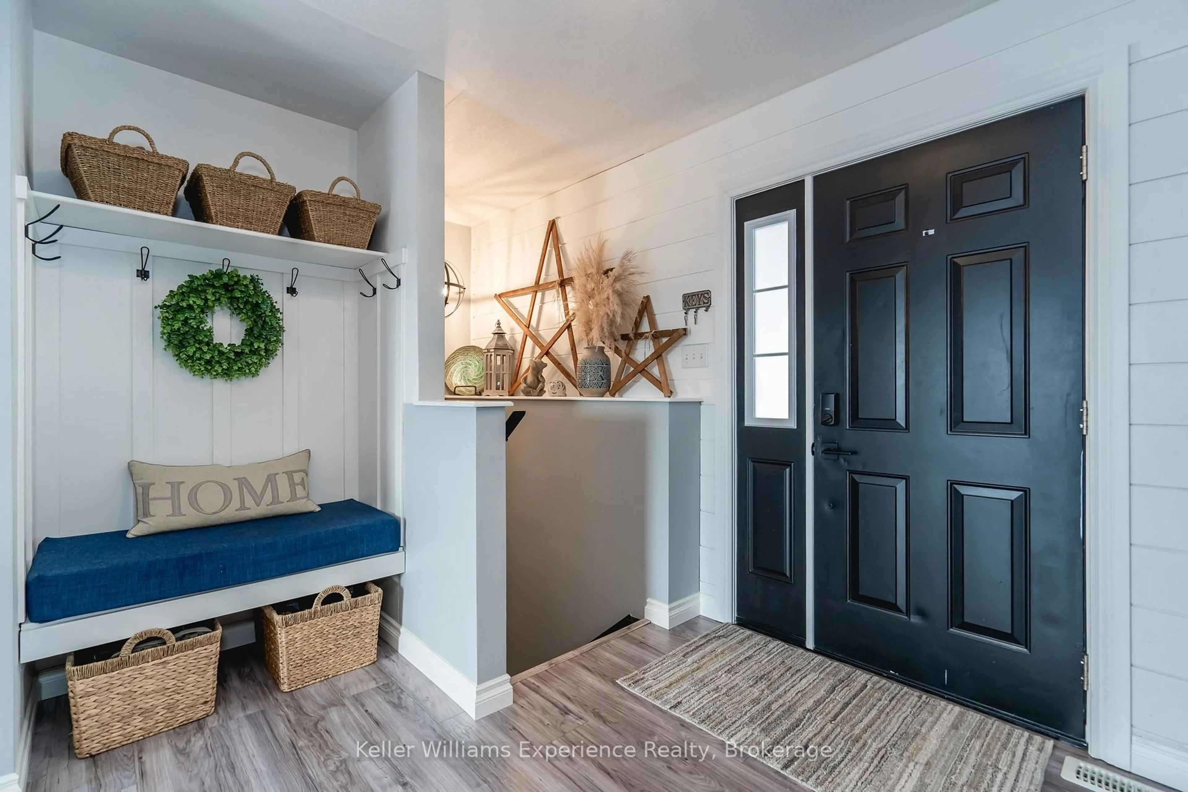 Indoor entryway for 10 Clarence Ave, Penetanguishene Ontario L9M 1A9
