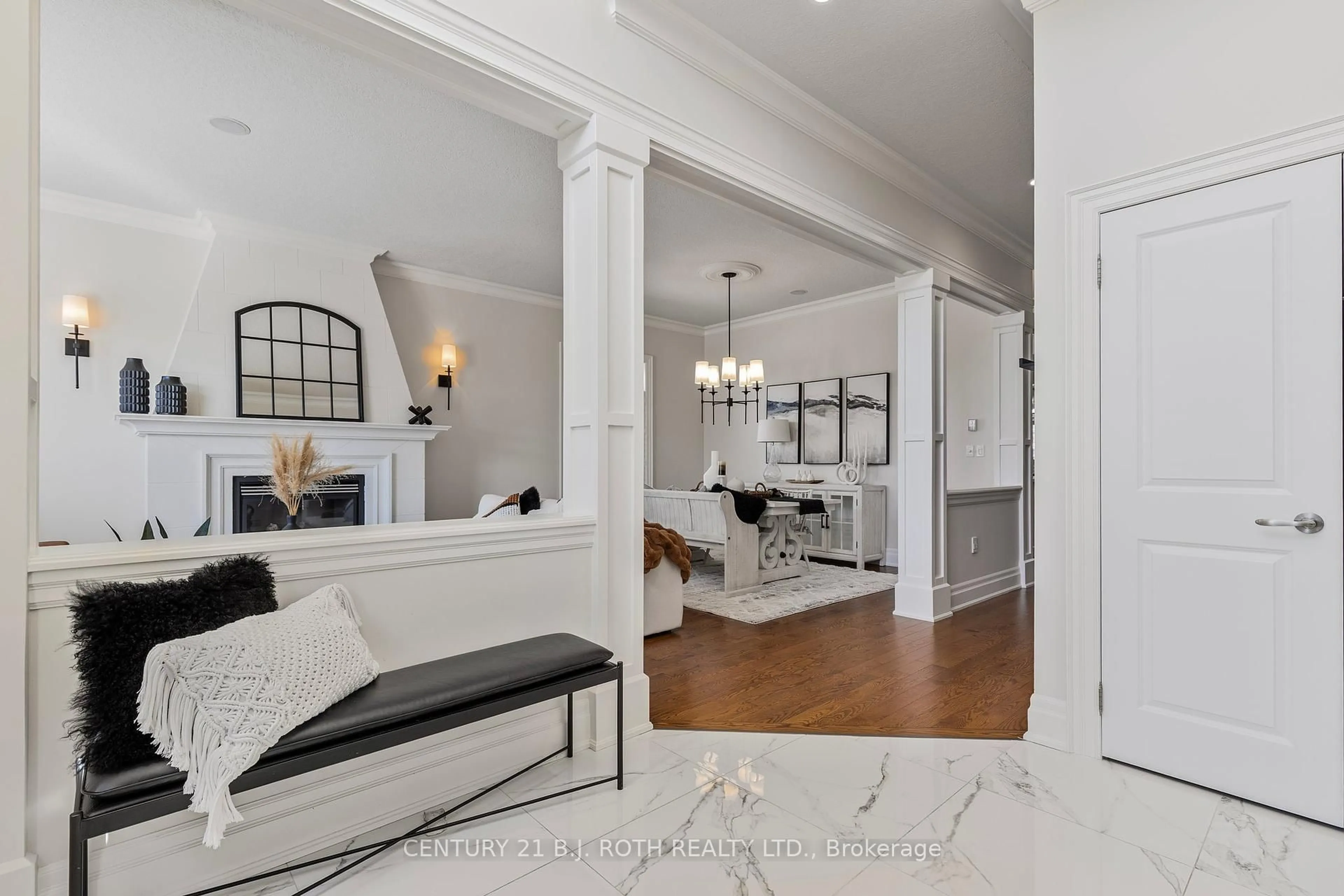 Indoor entryway for 284 Codrington St, Barrie Ontario L4M 1S3