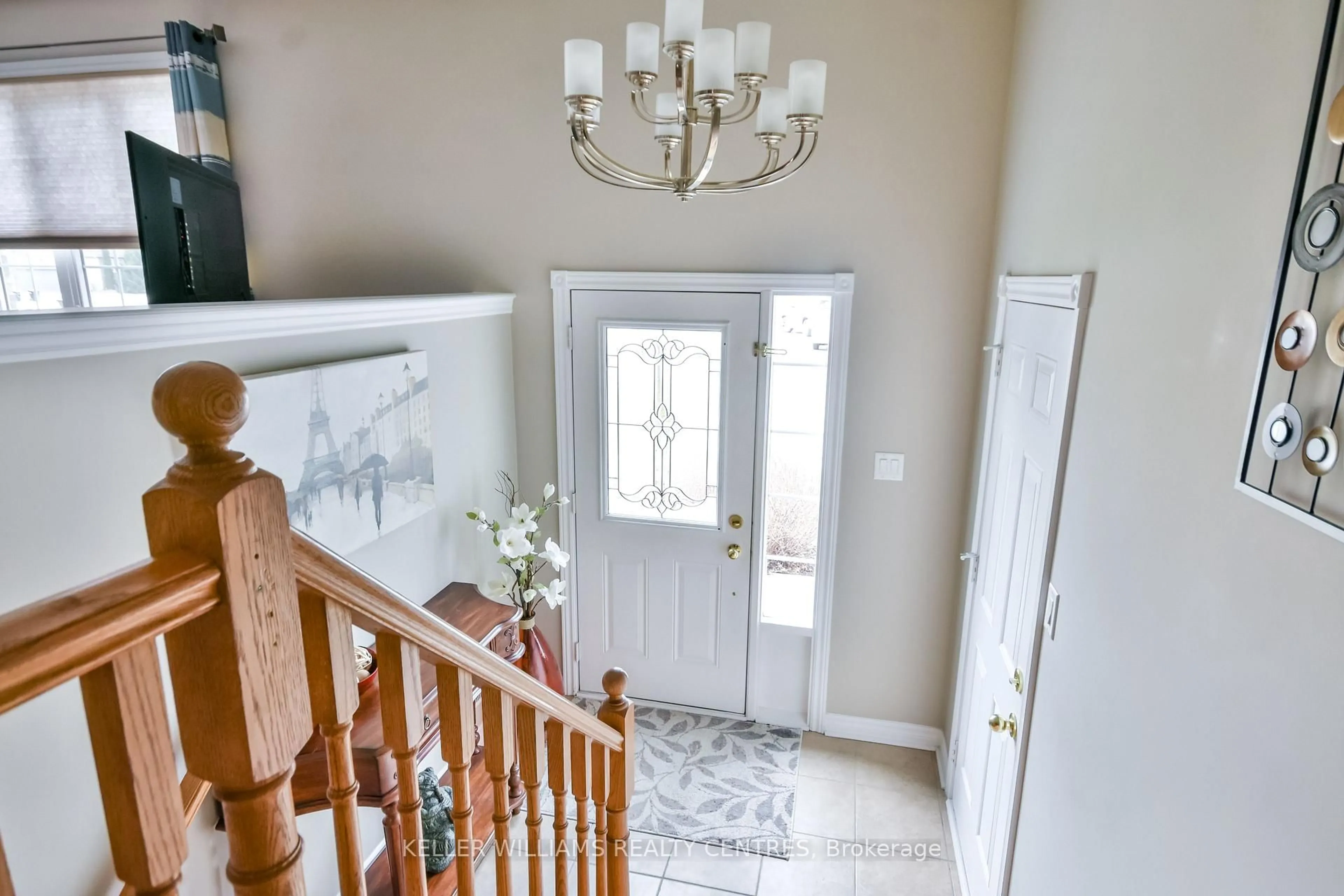 Indoor entryway for 218 Lamont Crt, Clearview Ontario L0M 1S0