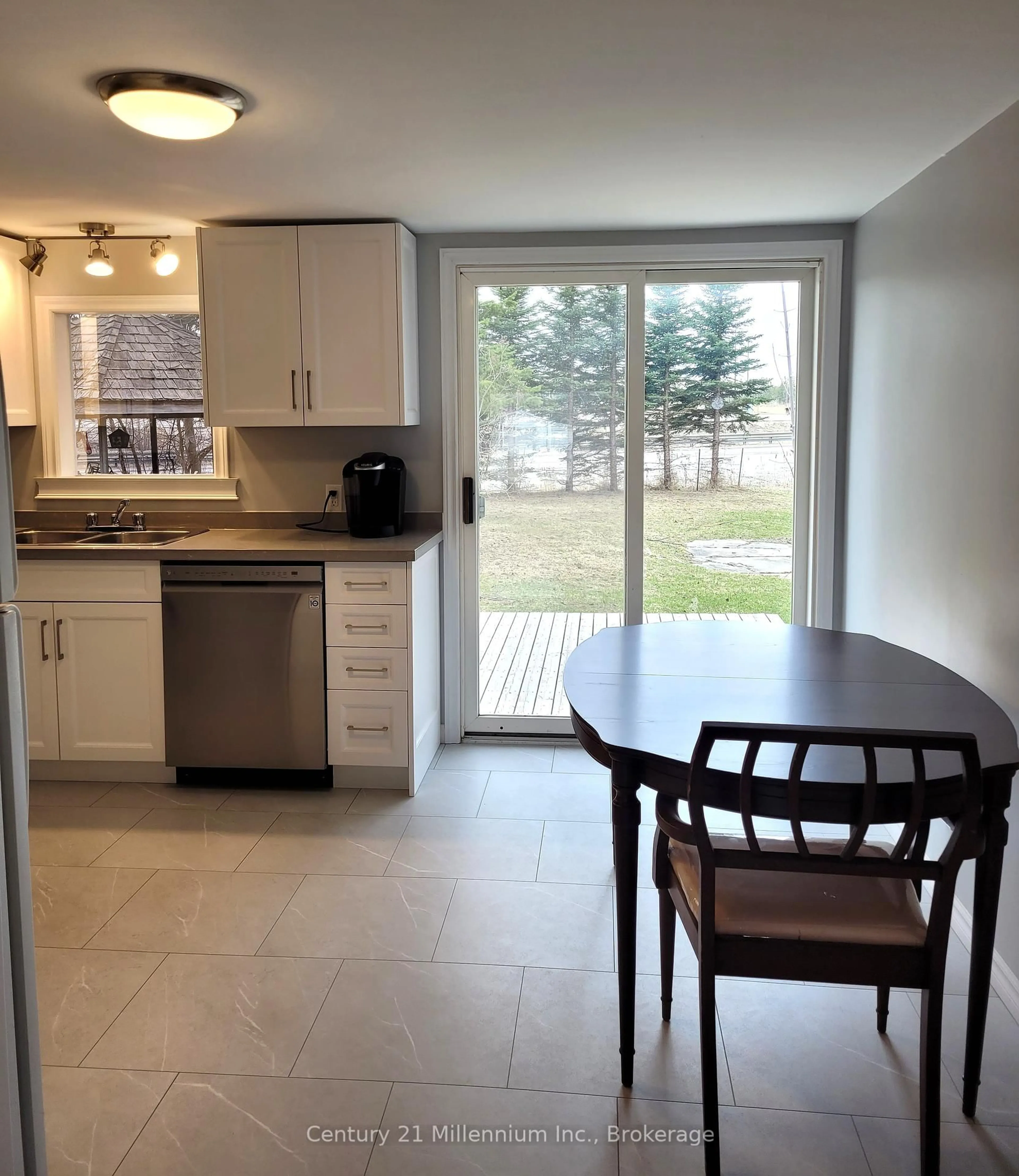 Standard kitchen, unknown for 25 Ayling Reid Crt, Wasaga Beach Ontario L9Z 2G5