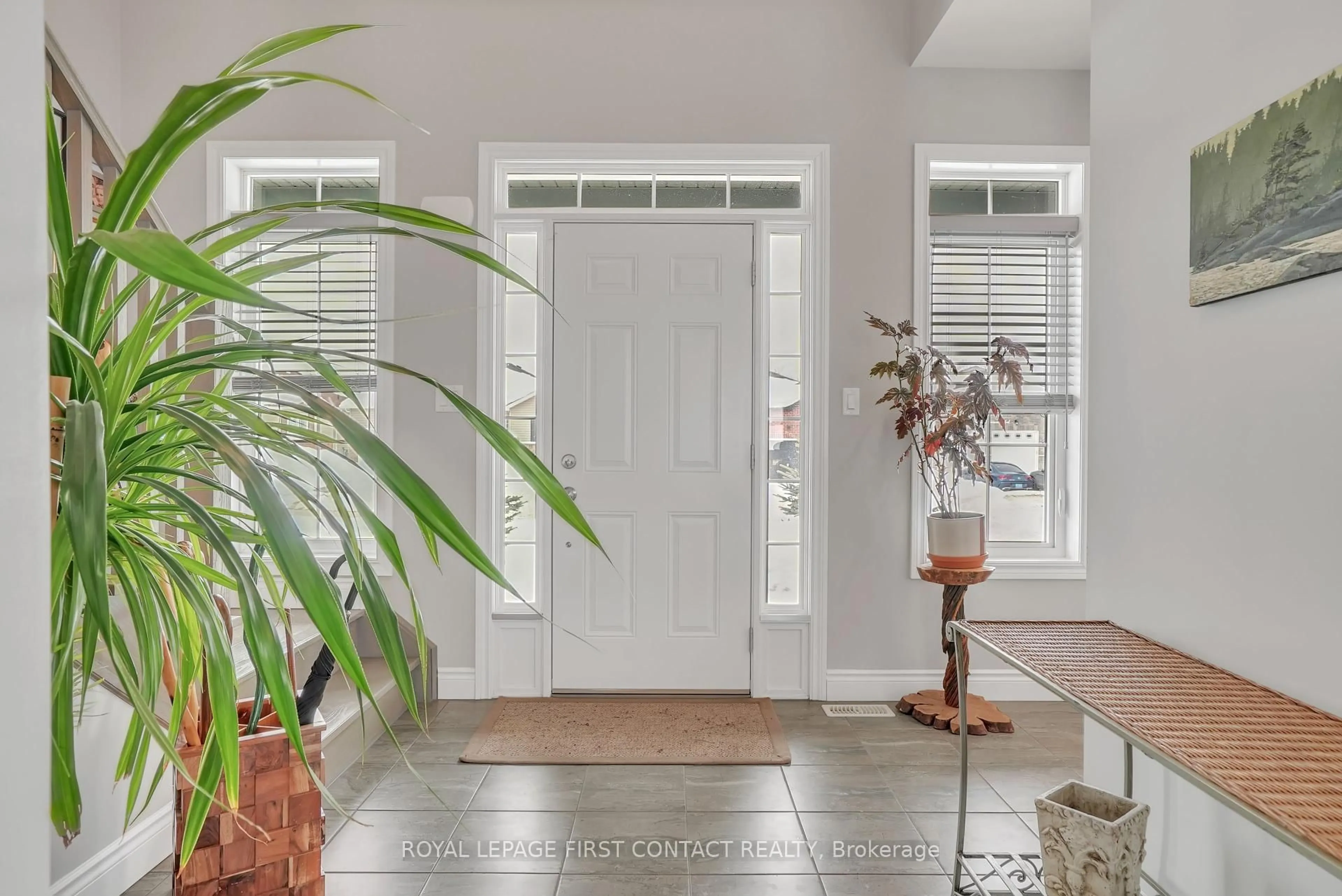 Indoor entryway for 5 Charlie Rawson Blvd, Tay Ontario L0K 2A0