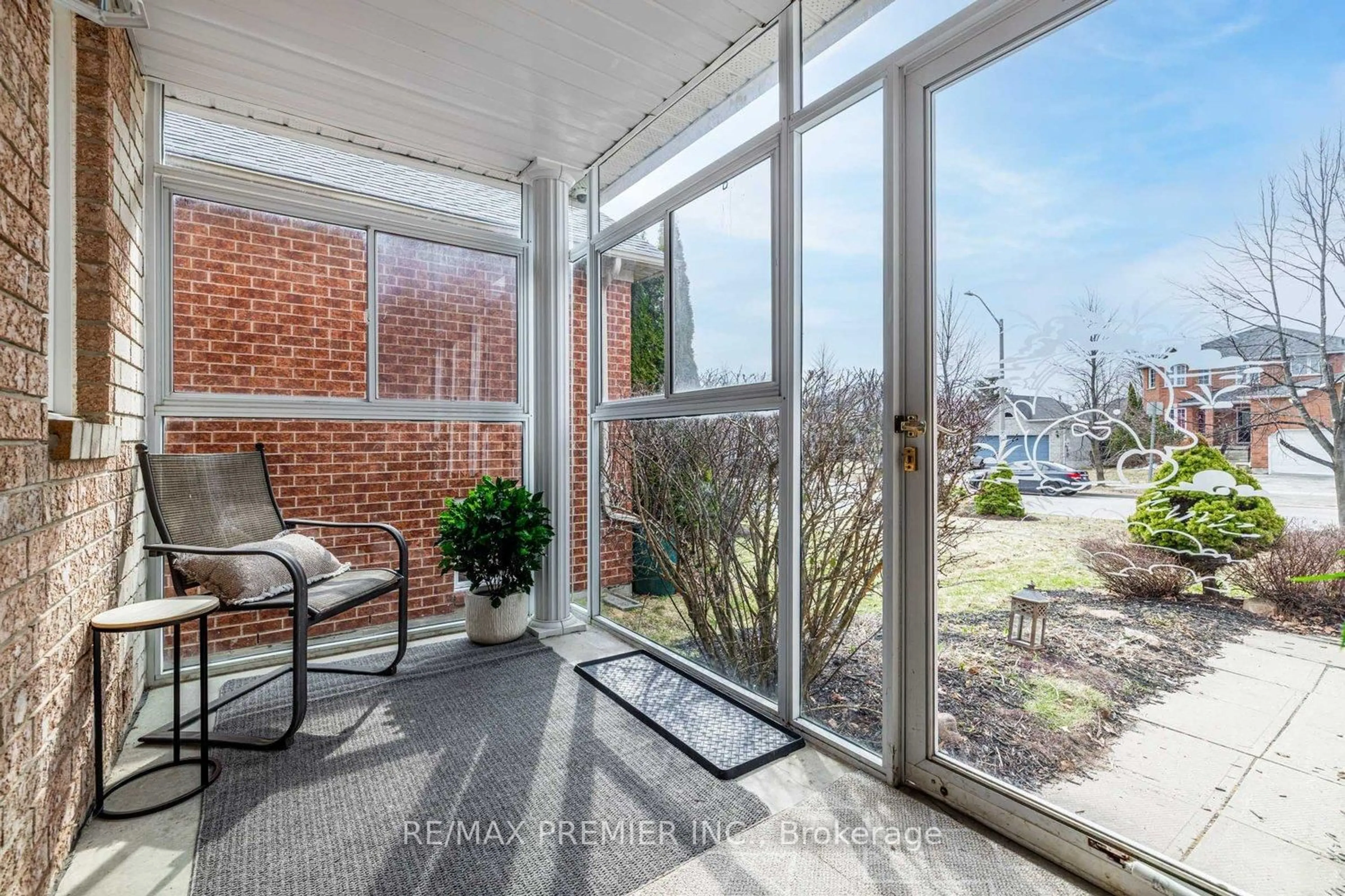 Unknown for 118 Tunbridge Rd, Barrie Ontario L4M 6T1