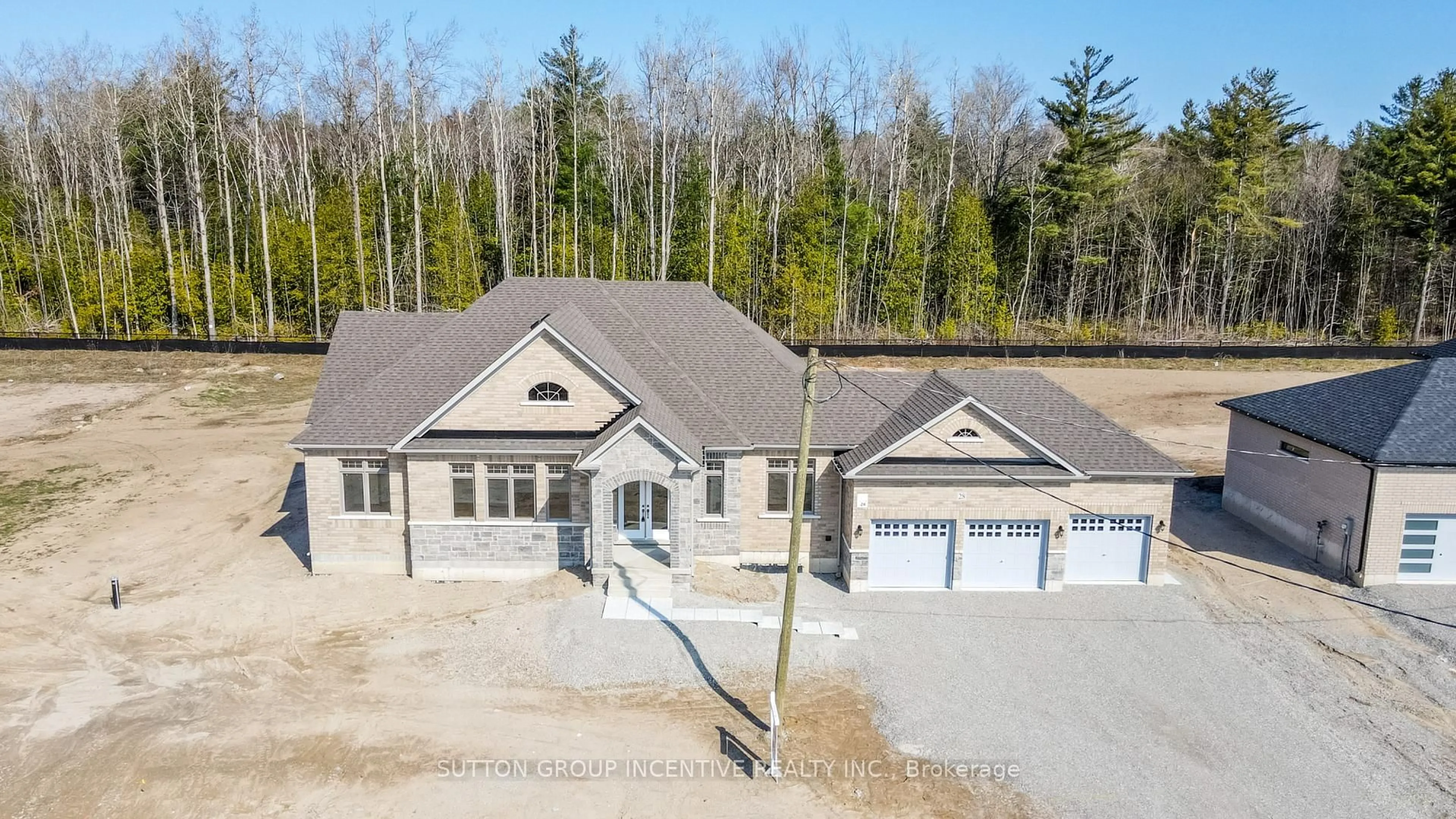 A pic from outside/outdoor area/front of a property/back of a property/a pic from drone, building for 28 Cottonwood St, Springwater Ontario L9X 2E5
