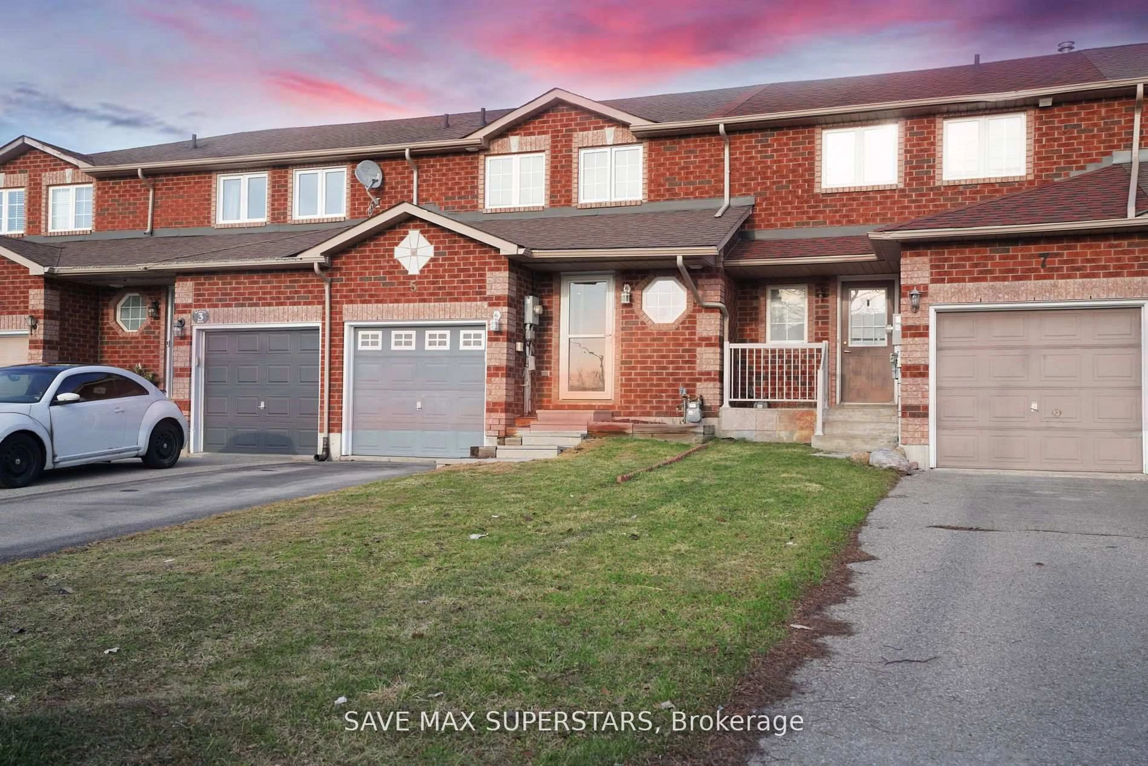 Home with brick exterior material, street for 5 MAJESTY Blvd, Barrie Ontario L4M 7K1