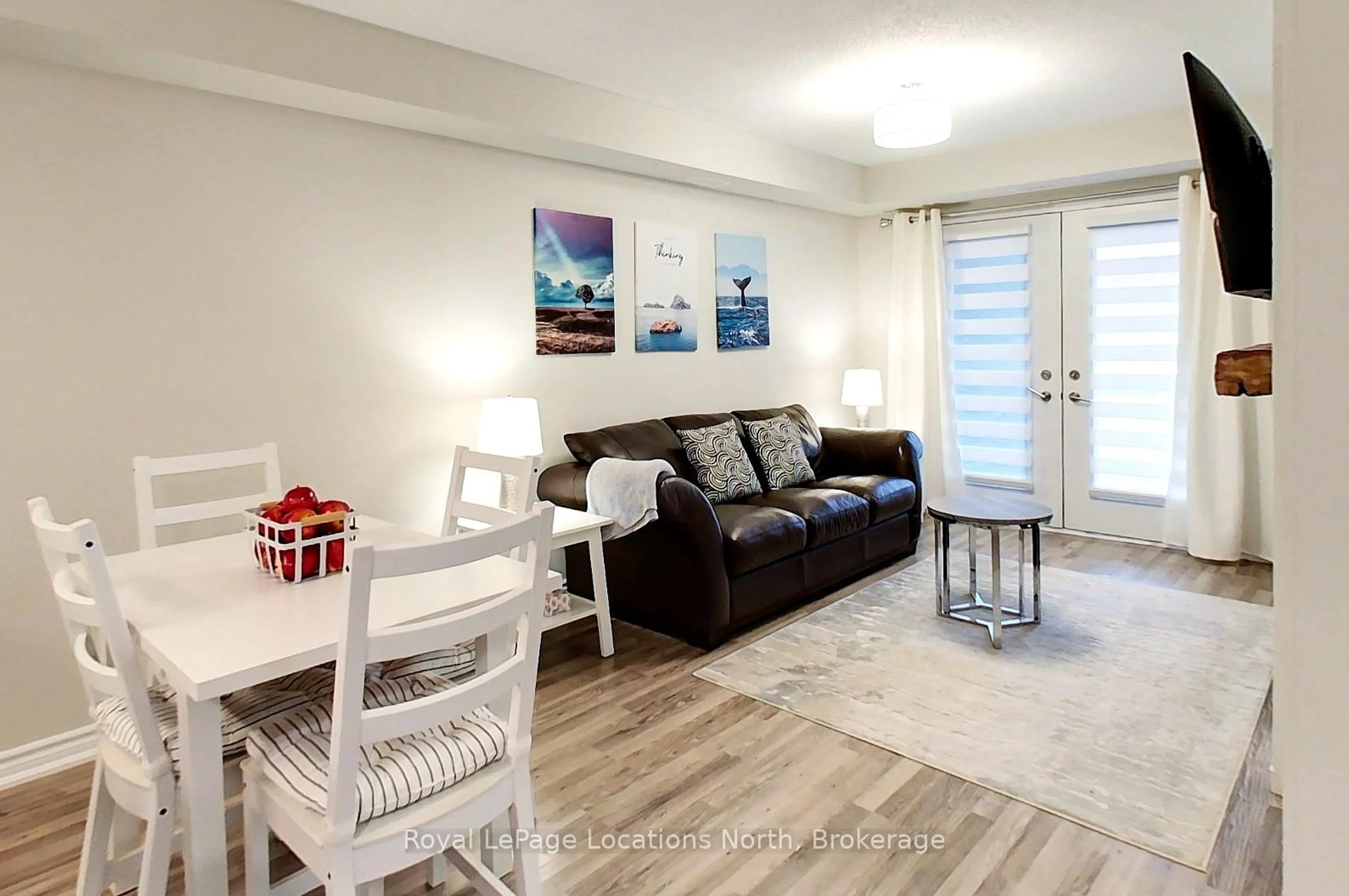 Living room with furniture, wood/laminate floor for 2 Cove Crt #105, Collingwood Ontario L9Y 0Y6