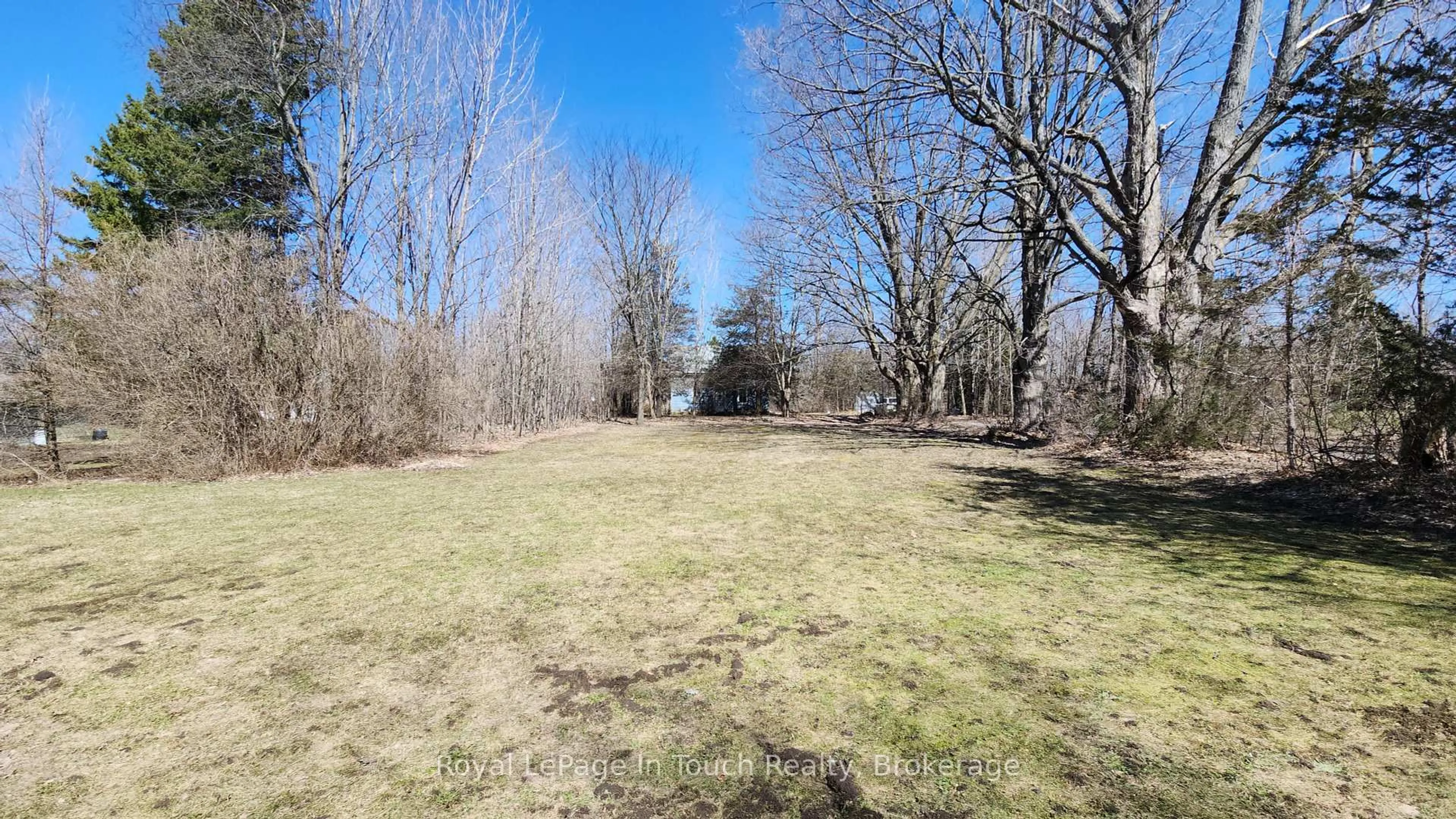 A pic from outside/outdoor area/front of a property/back of a property/a pic from drone, forest/trees view for 1655 Newton St, Tay Ontario L0K 2A0