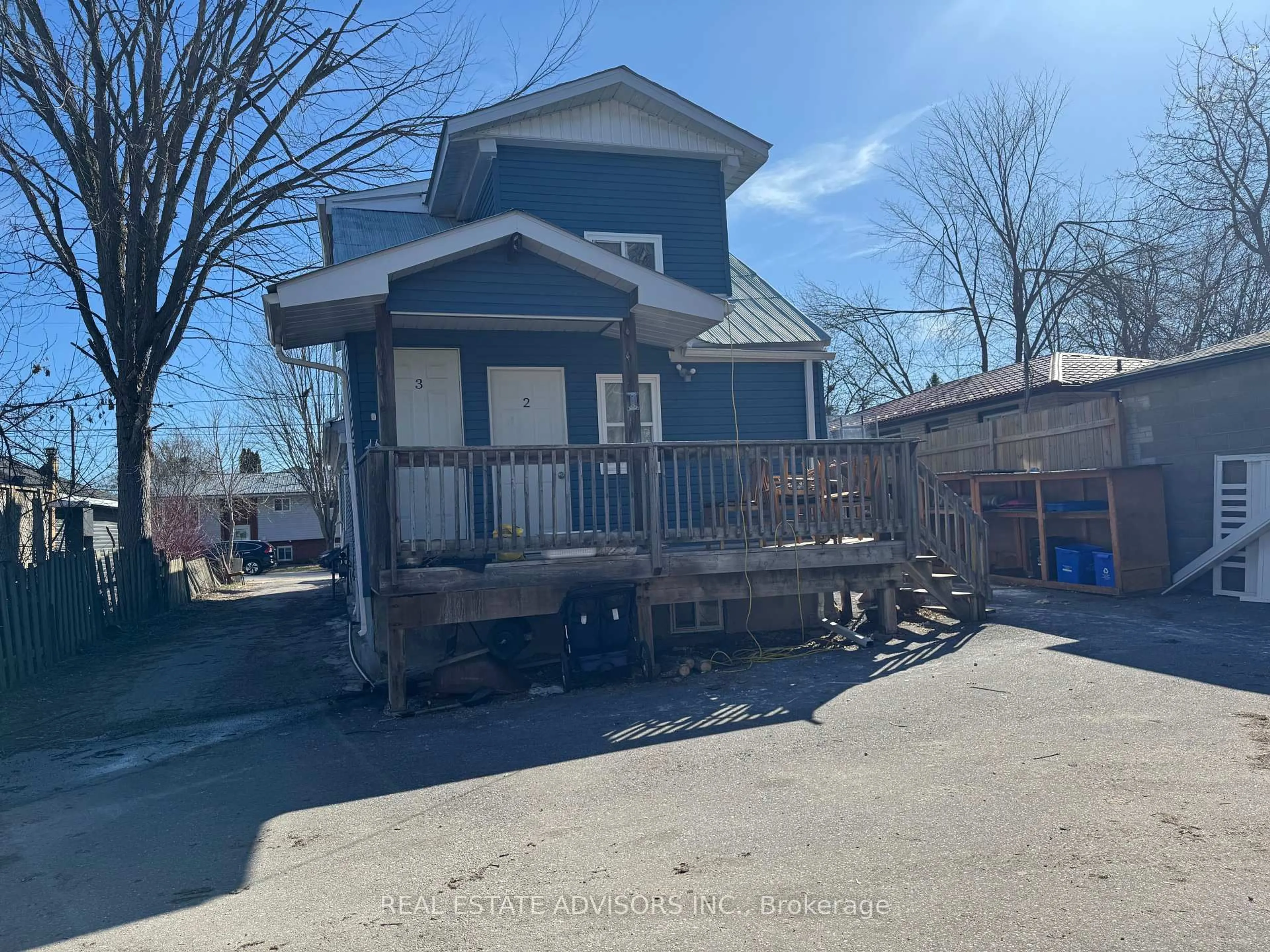 A pic from outside/outdoor area/front of a property/back of a property/a pic from drone, street for 371 EAST ST ORILLIA St, Orillia Ontario L3V 4C6