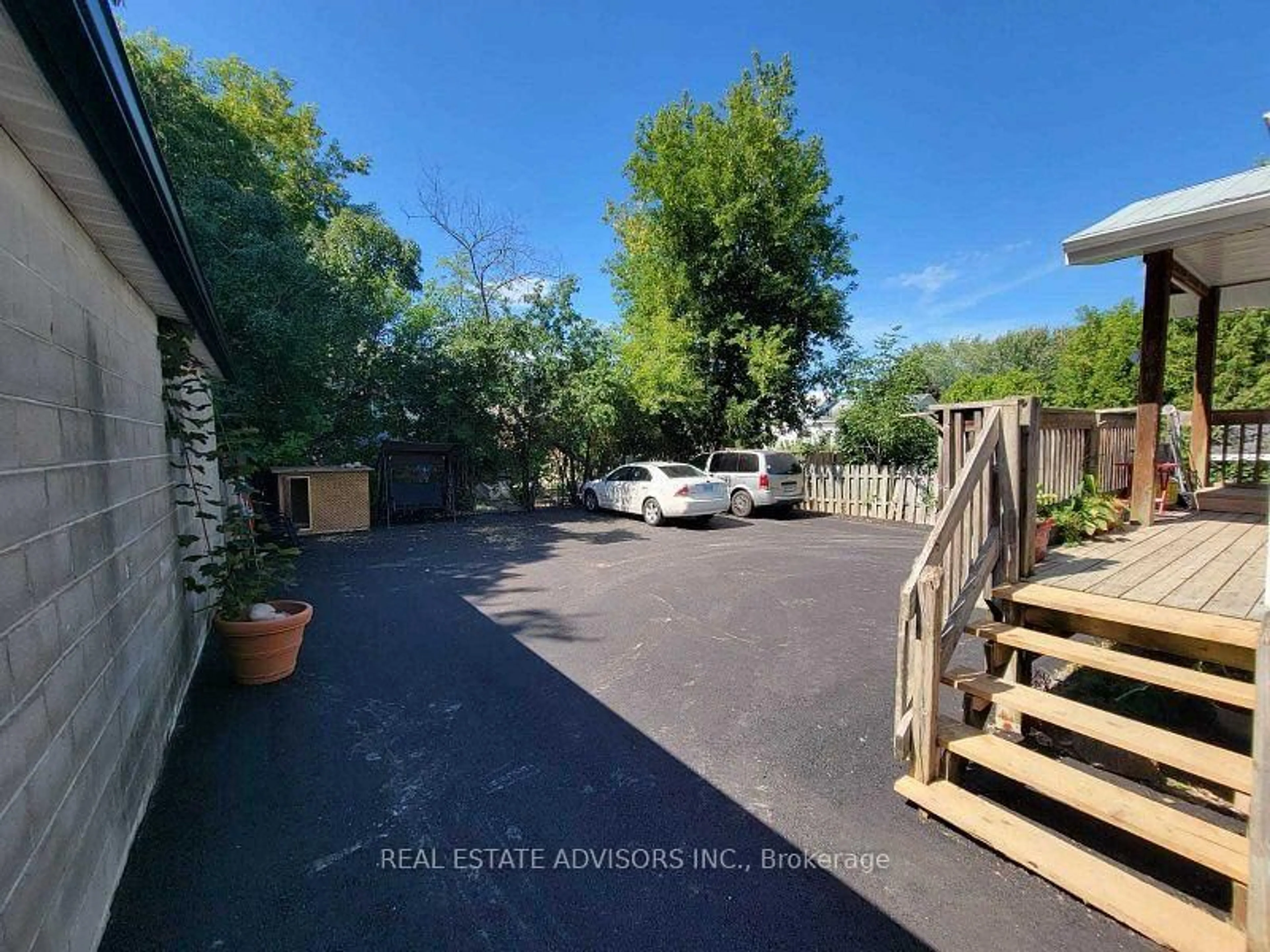 A pic from outside/outdoor area/front of a property/back of a property/a pic from drone, street for 371 EAST ST ORILLIA St, Orillia Ontario L3V 4C6