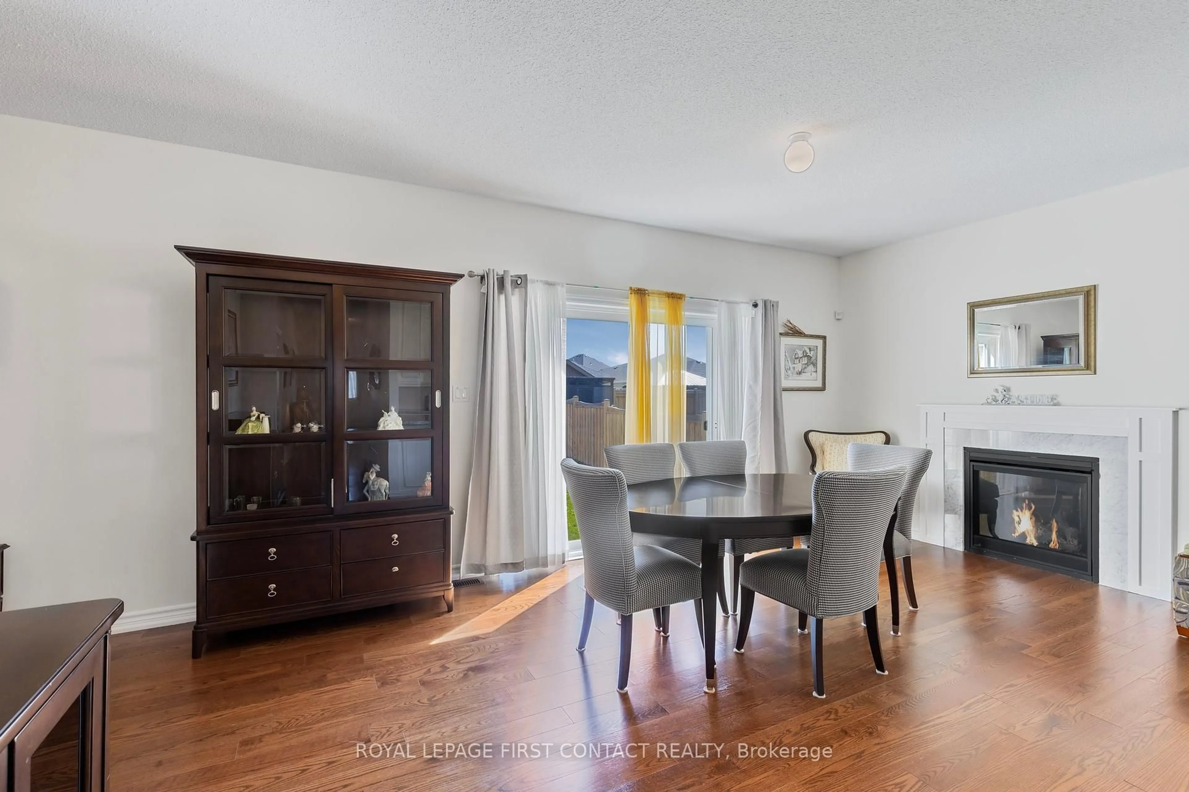 Dining room, wood/laminate floor for 9 Beverly St, Springwater Ontario L0L 1P0