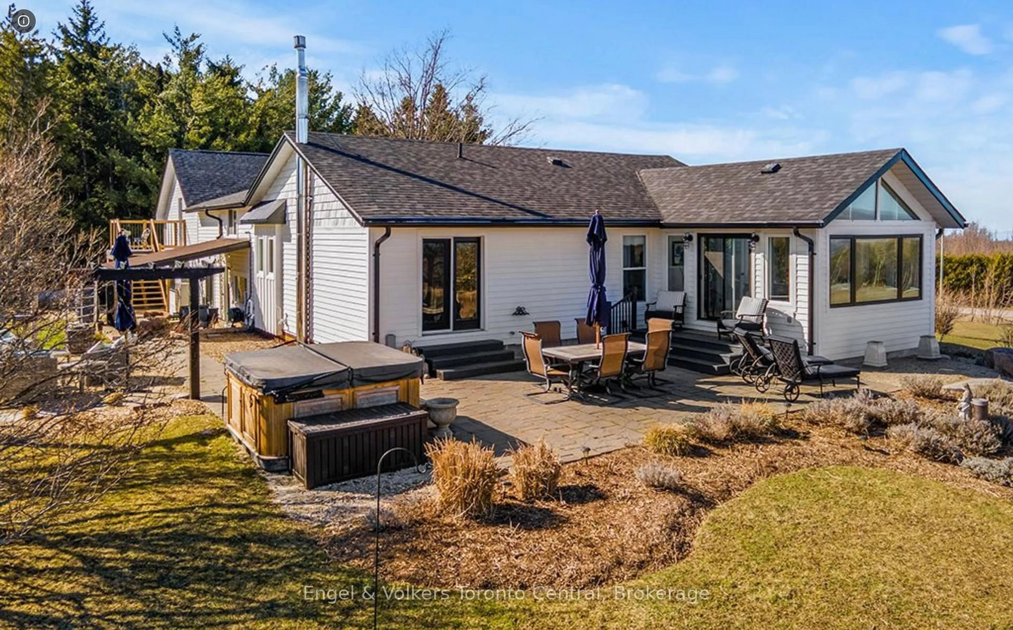 A pic from outside/outdoor area/front of a property/back of a property/a pic from drone, street for 9263 91 County Rd, Clearview Ontario L0M 1H0