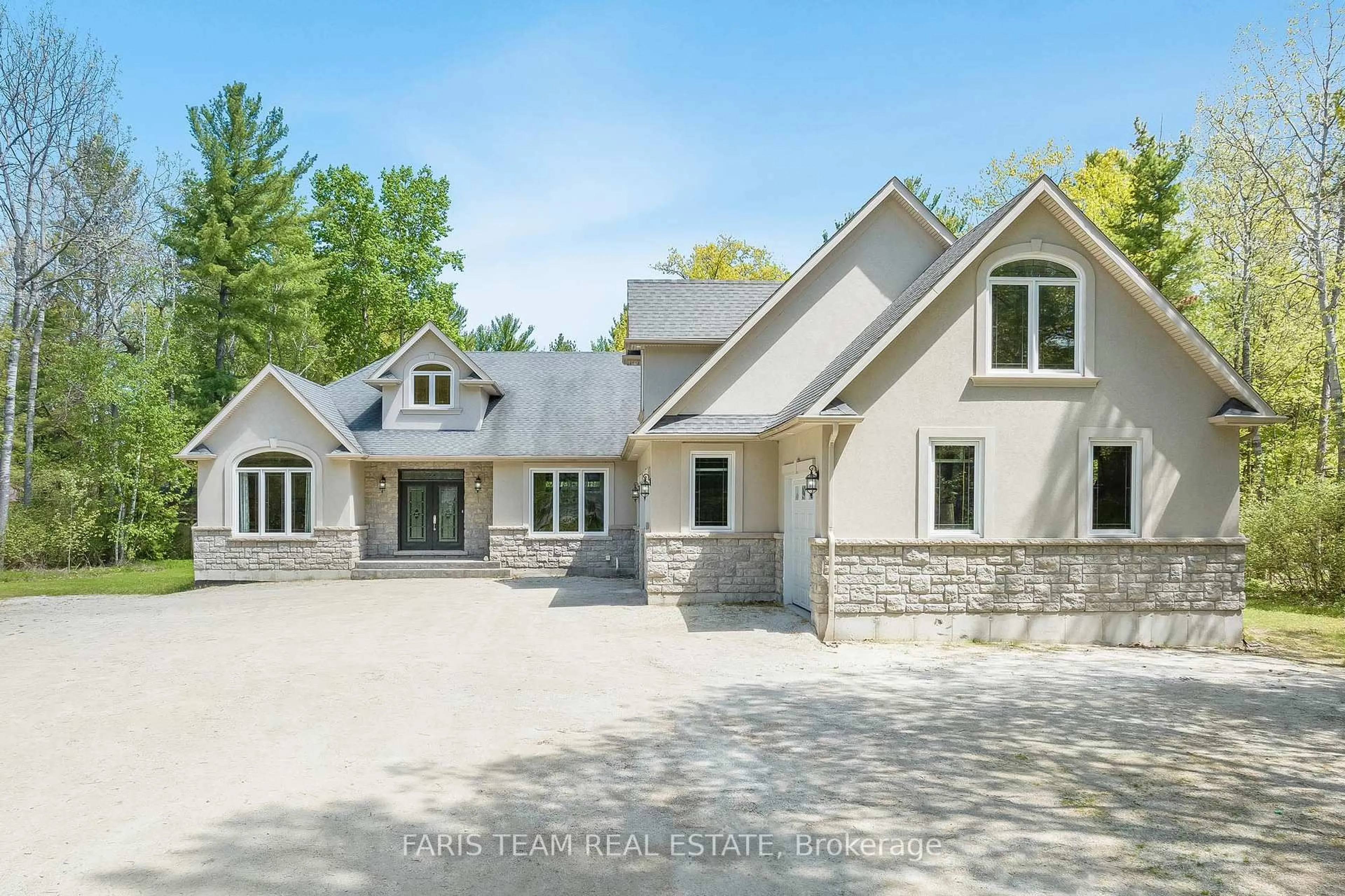 Home with brick exterior material, street for 138 Knox Rd, Wasaga Beach Ontario L9Z 2T5