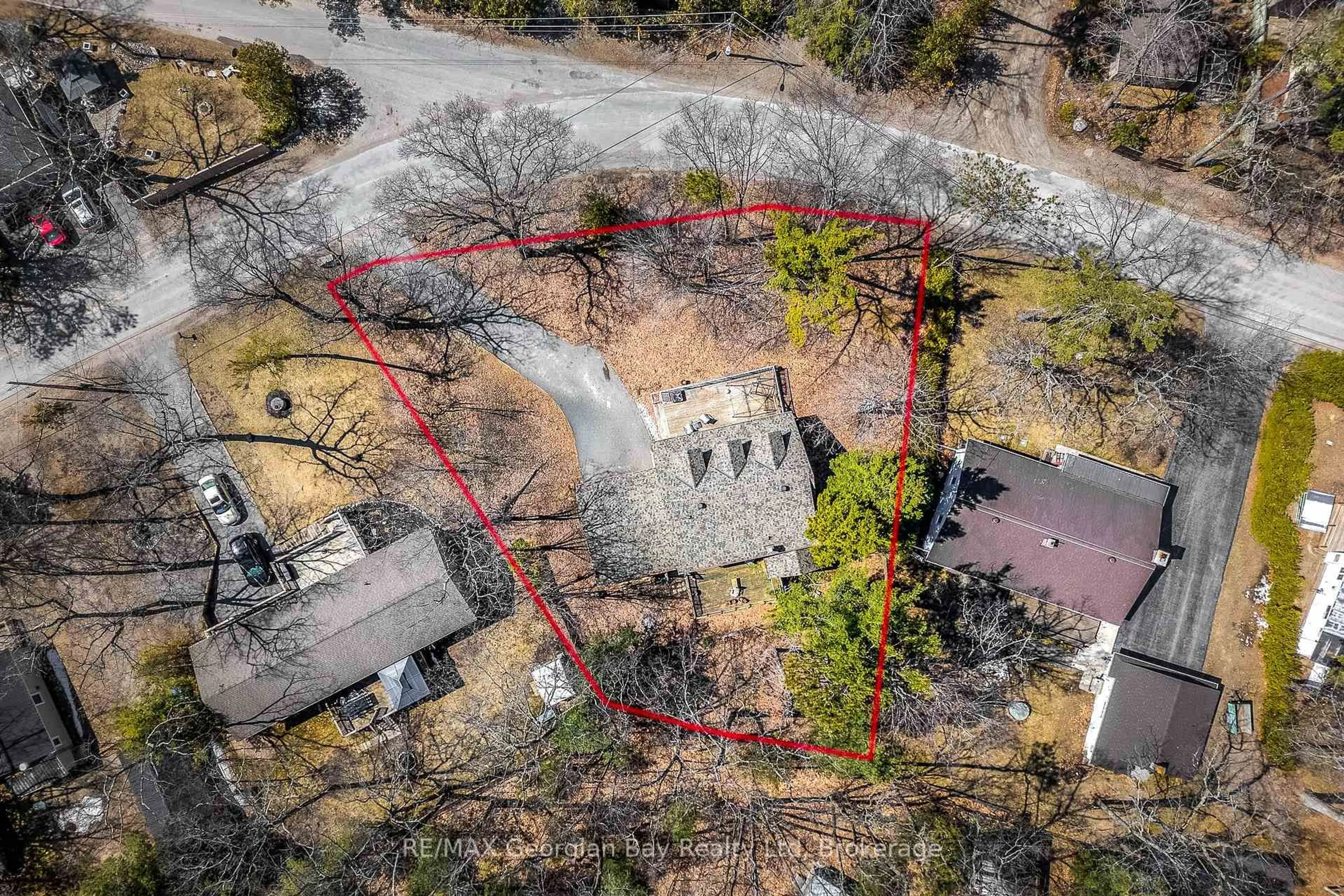 A pic from outside/outdoor area/front of a property/back of a property/a pic from drone, street for 225 Tiny Beaches Rd, Tiny Ontario L0L 2J0