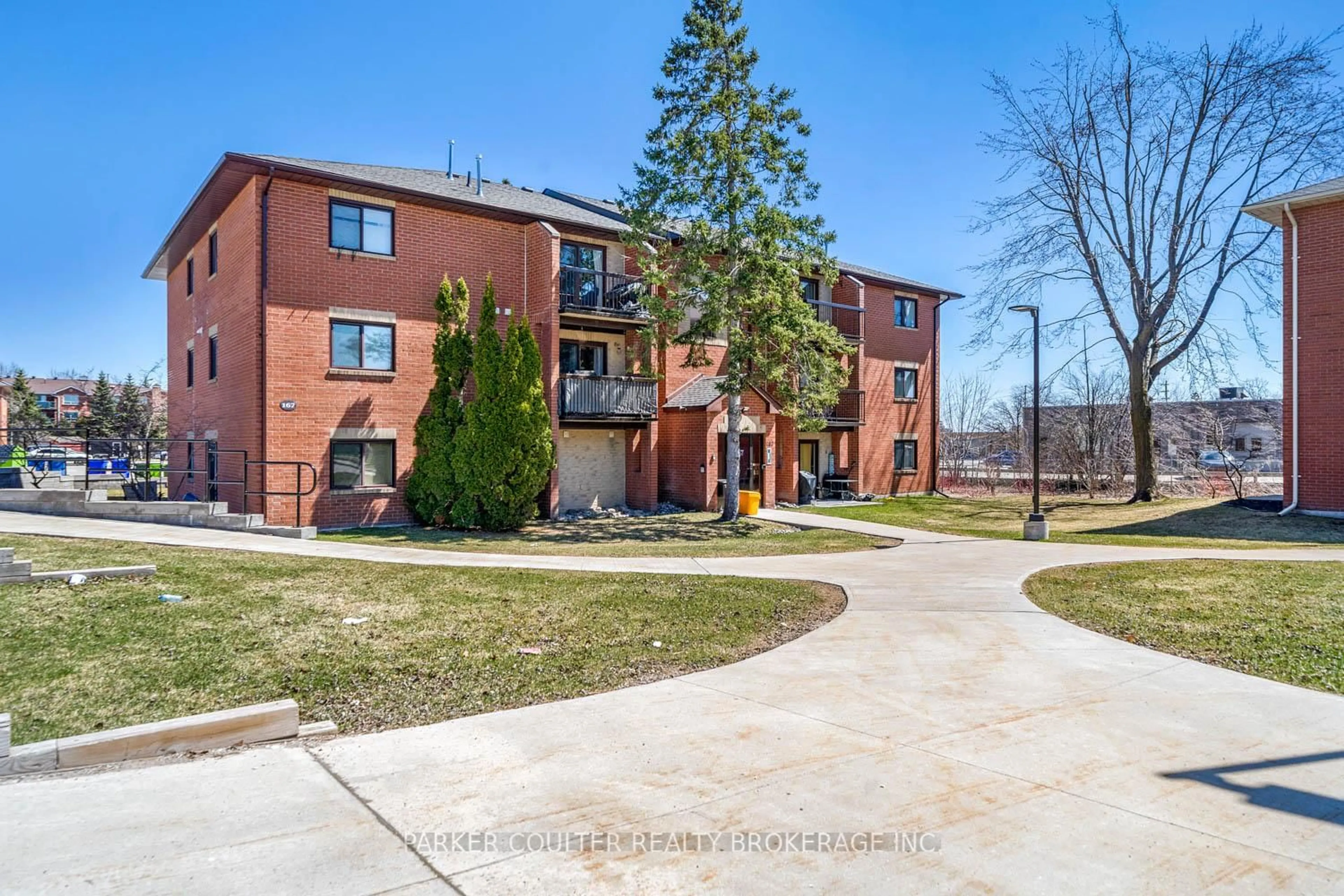 A pic from outside/outdoor area/front of a property/back of a property/a pic from drone, street for 167 Edgehill Dr #E5, Barrie Ontario L4N 1L9