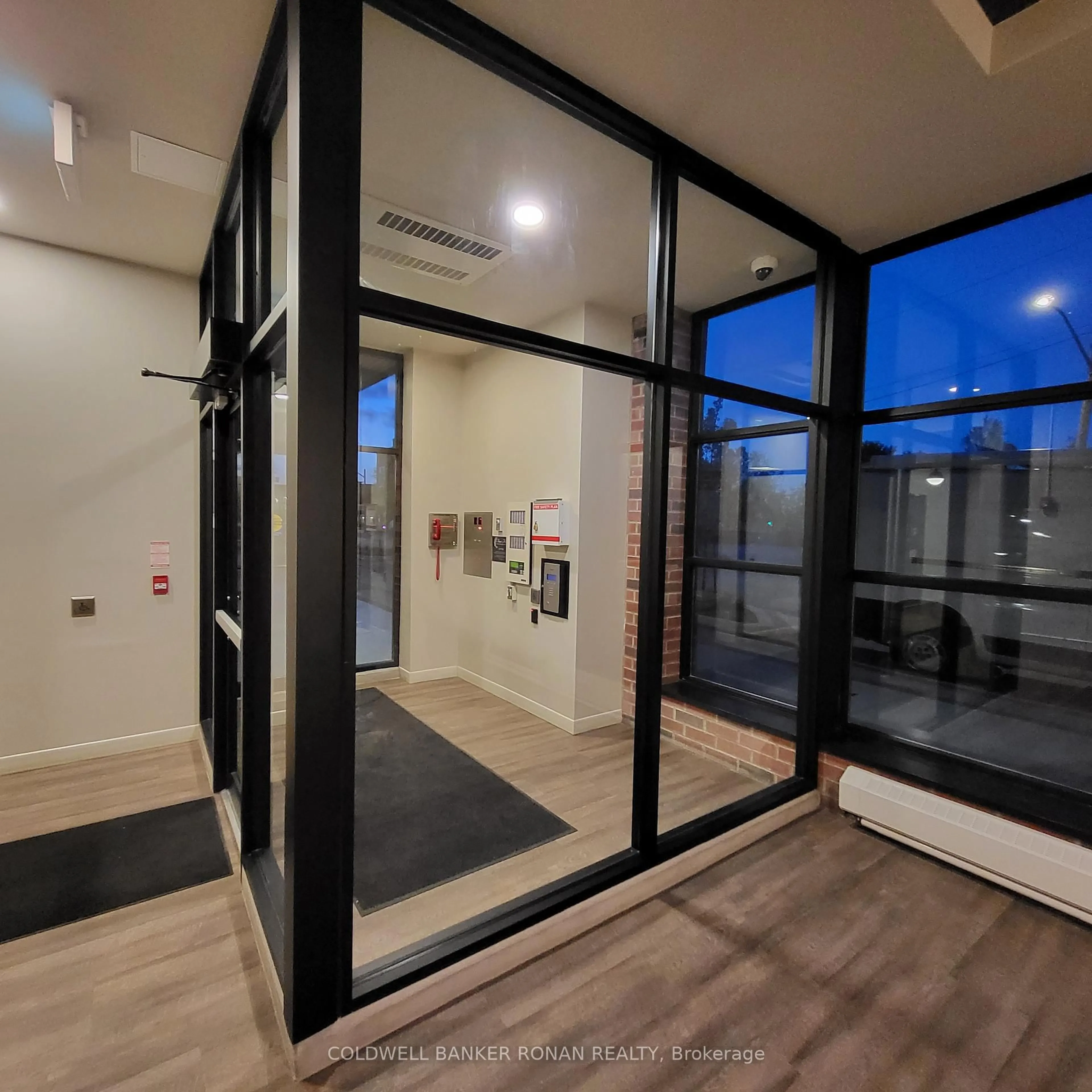 Indoor foyer for 21 Matchedash St #322, Orillia Ontario L3V 4W4