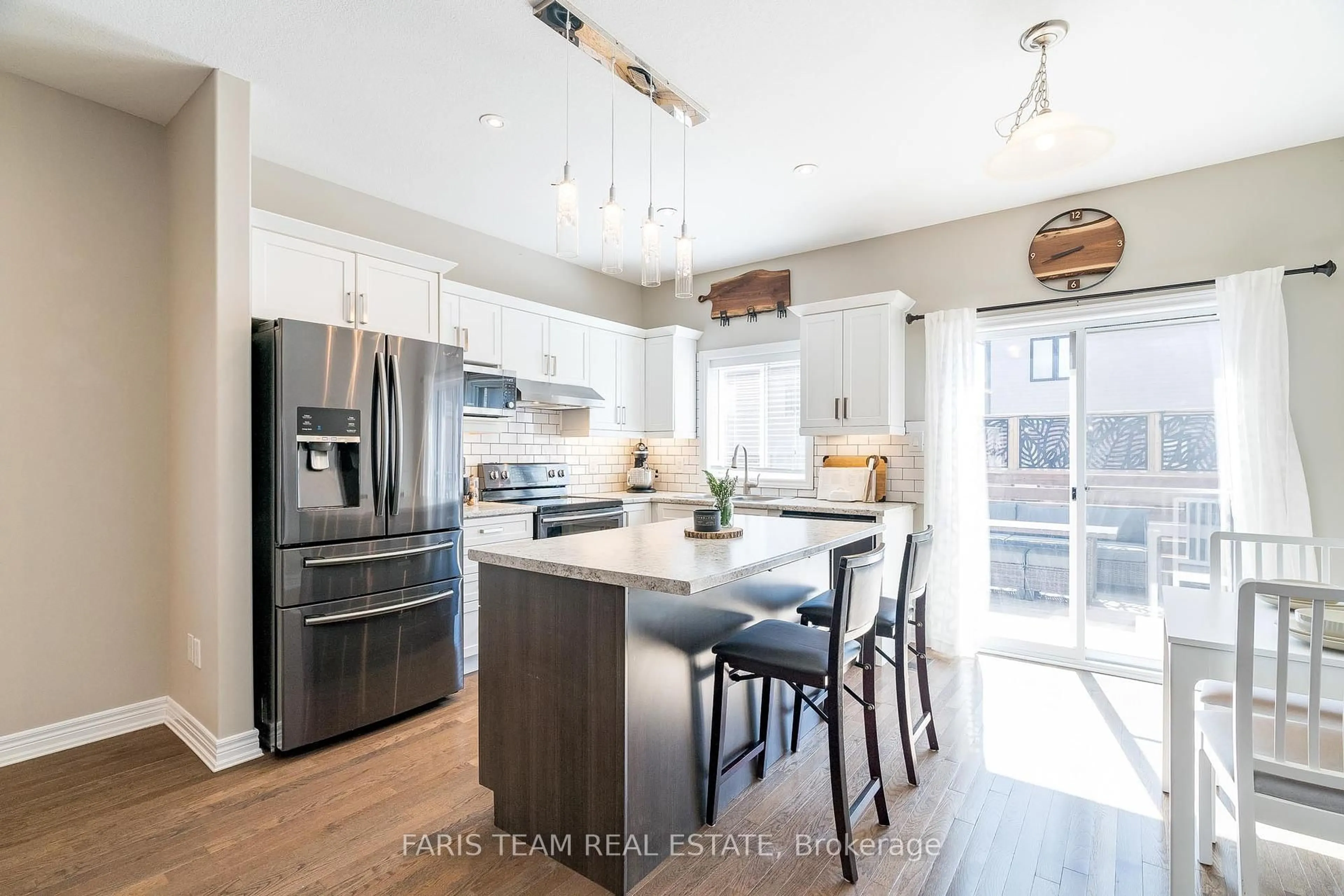 Open concept kitchen, wood/laminate floor for 1045 Cook Dr, Midland Ontario L4R 0E4