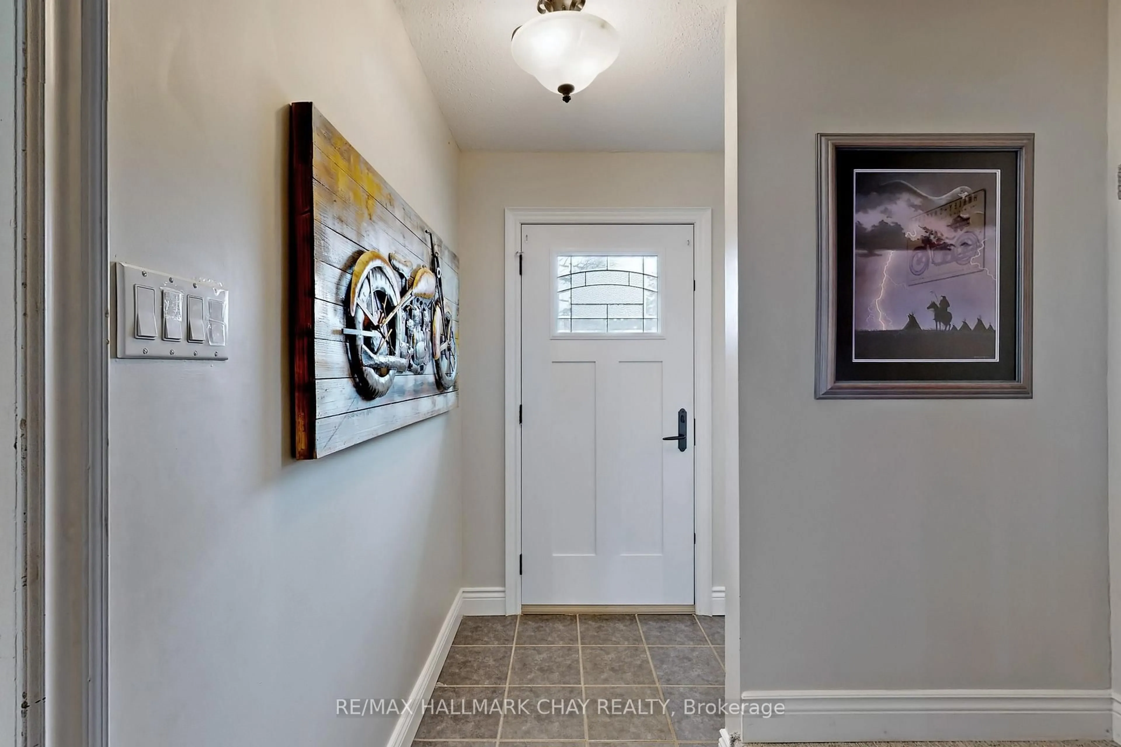 Indoor entryway for 42 Janice Dr, Barrie Ontario L4N 5N4