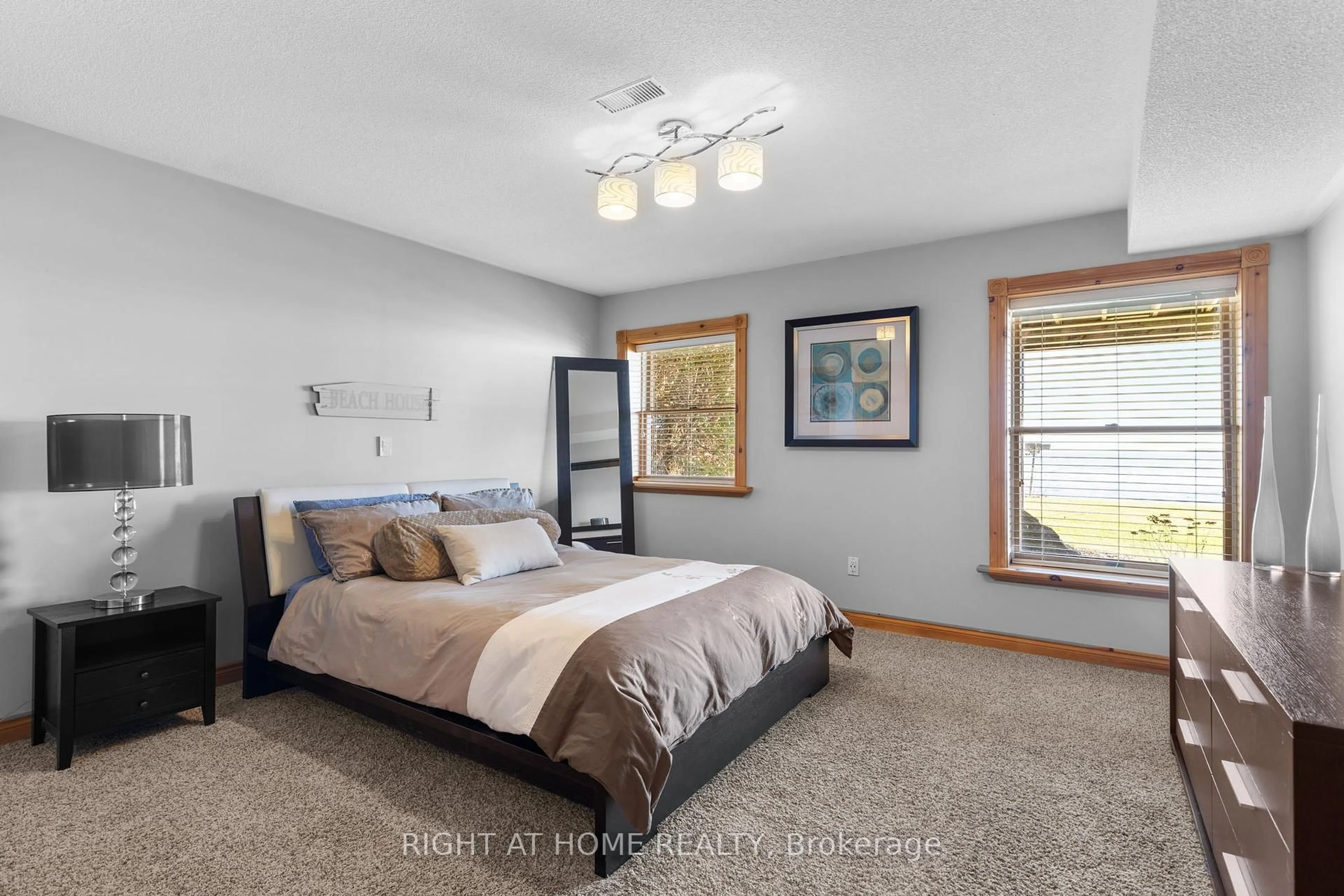 Bedroom with bed, unknown for 21 Lakeshore Rd, Oro-Medonte Ontario L3V 0K2