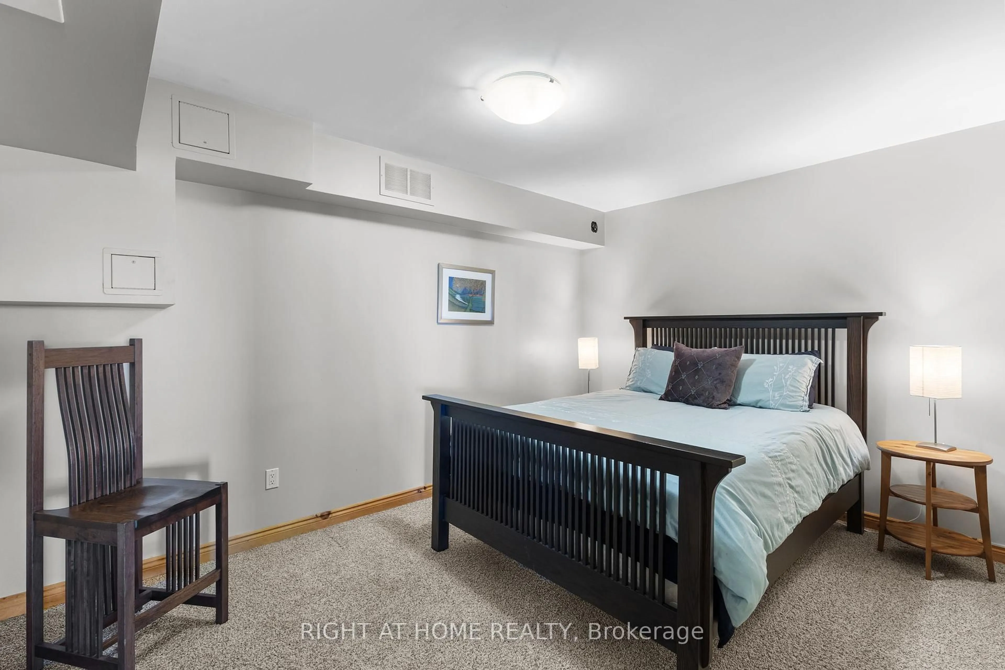 Bedroom with bed, unknown for 21 Lakeshore Rd, Oro-Medonte Ontario L3V 0K2
