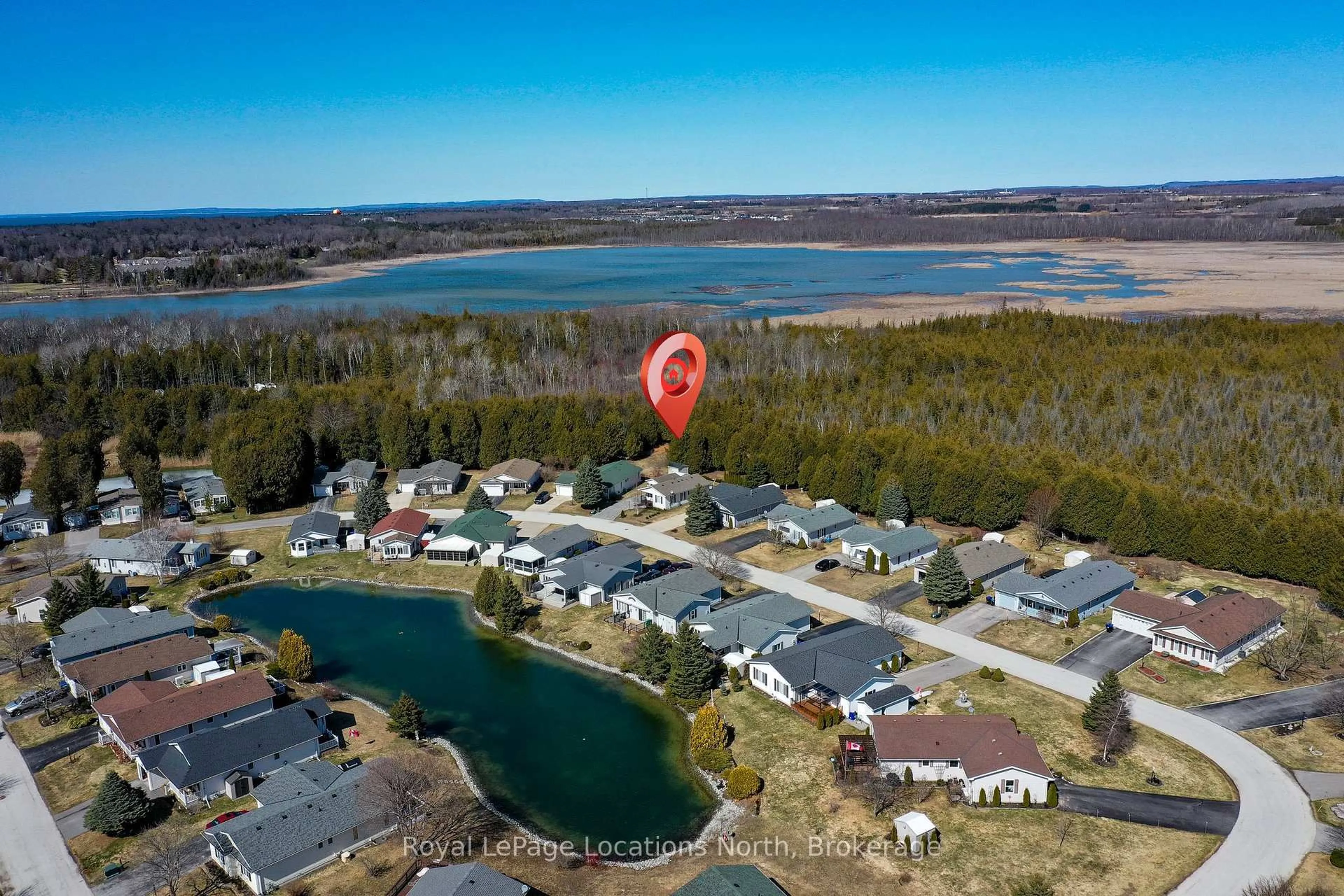 A pic from outside/outdoor area/front of a property/back of a property/a pic from drone, water/lake/river/ocean view for 25 St. James Pl, Wasaga Beach Ontario L9Z 3A8