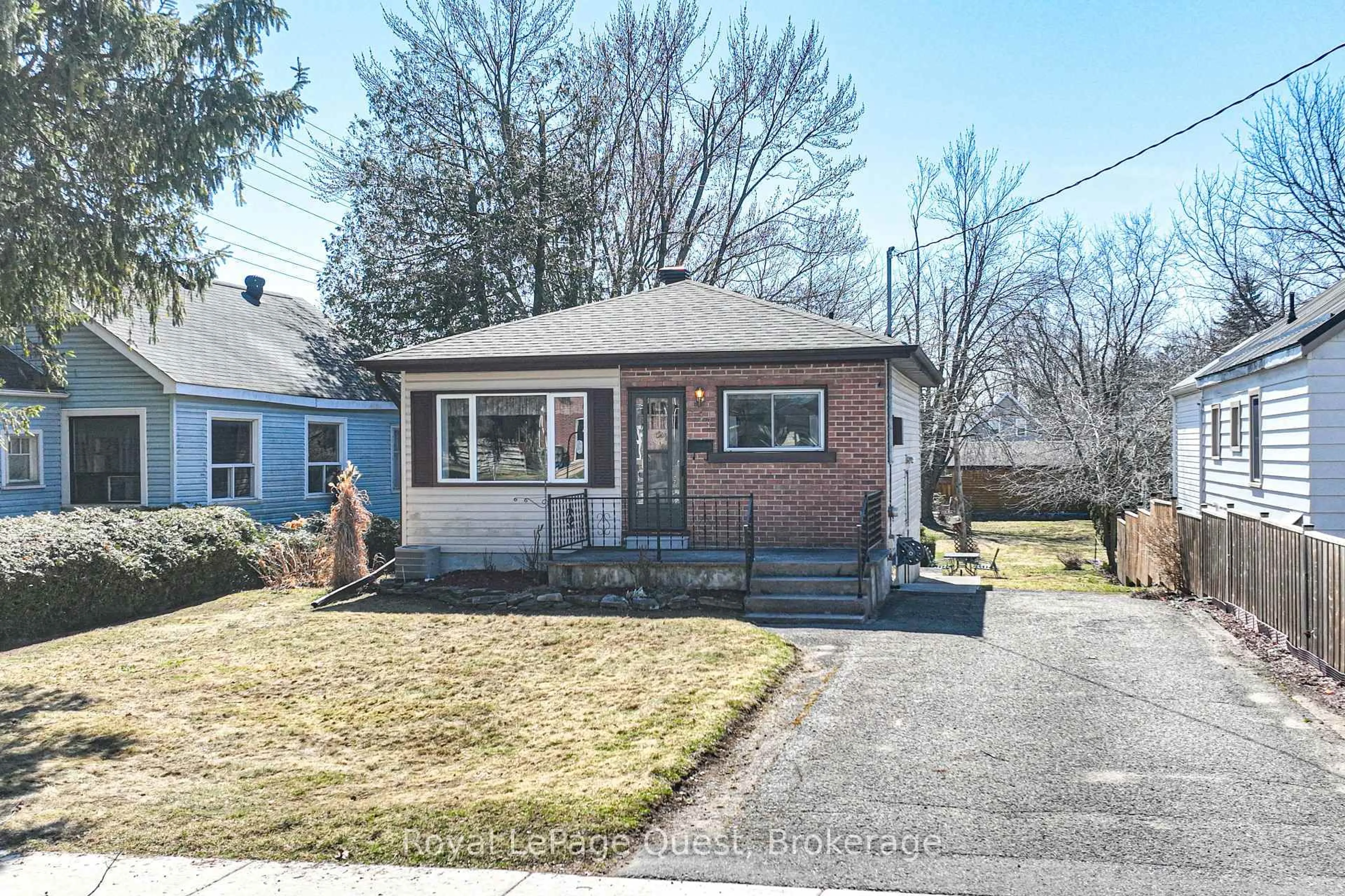 Unknown for 333 Moffat St, Orillia Ontario L3V 4E9