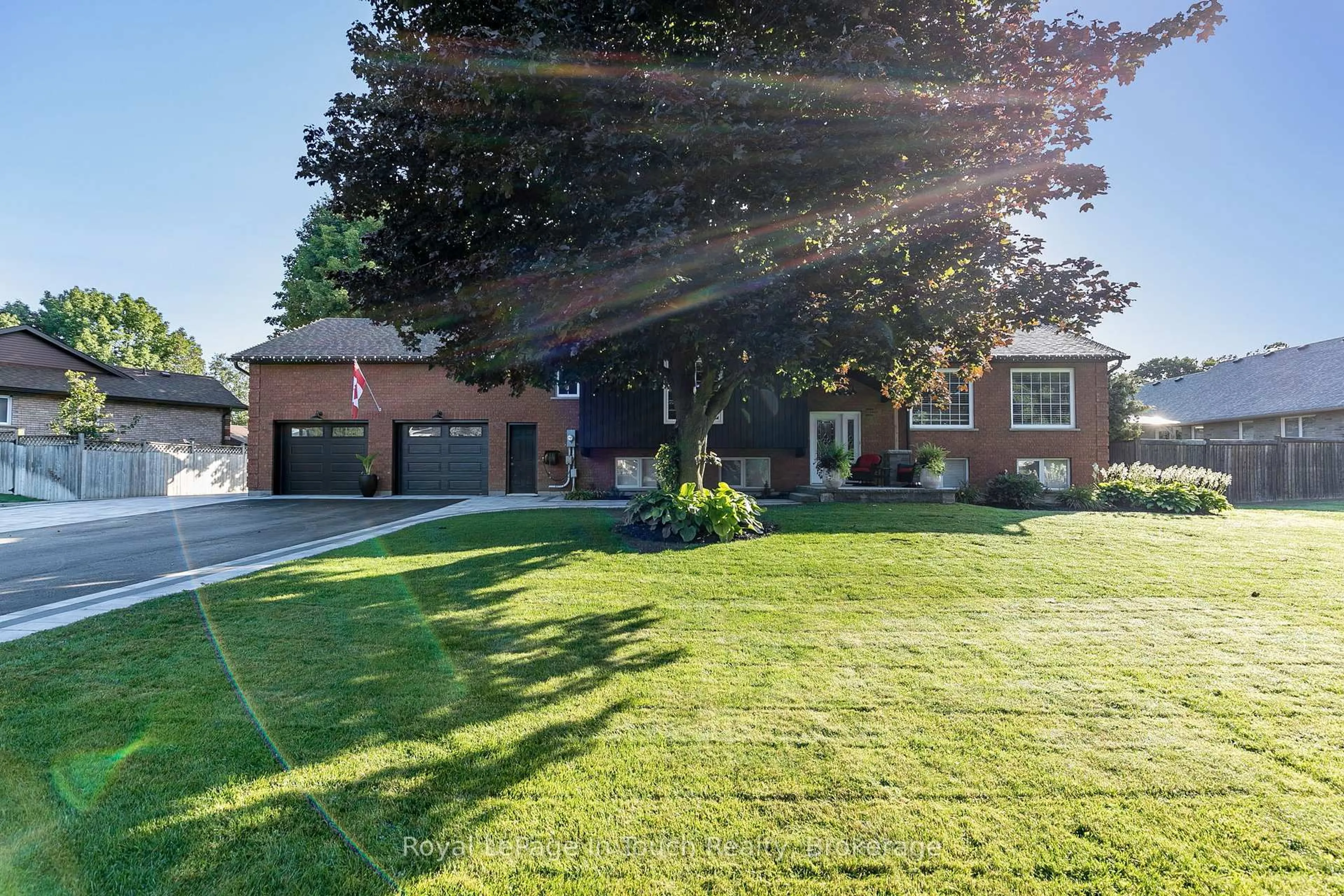 A pic from outside/outdoor area/front of a property/back of a property/a pic from drone, street for 5 St Patricks Way, Tiny Ontario L0L 2J0