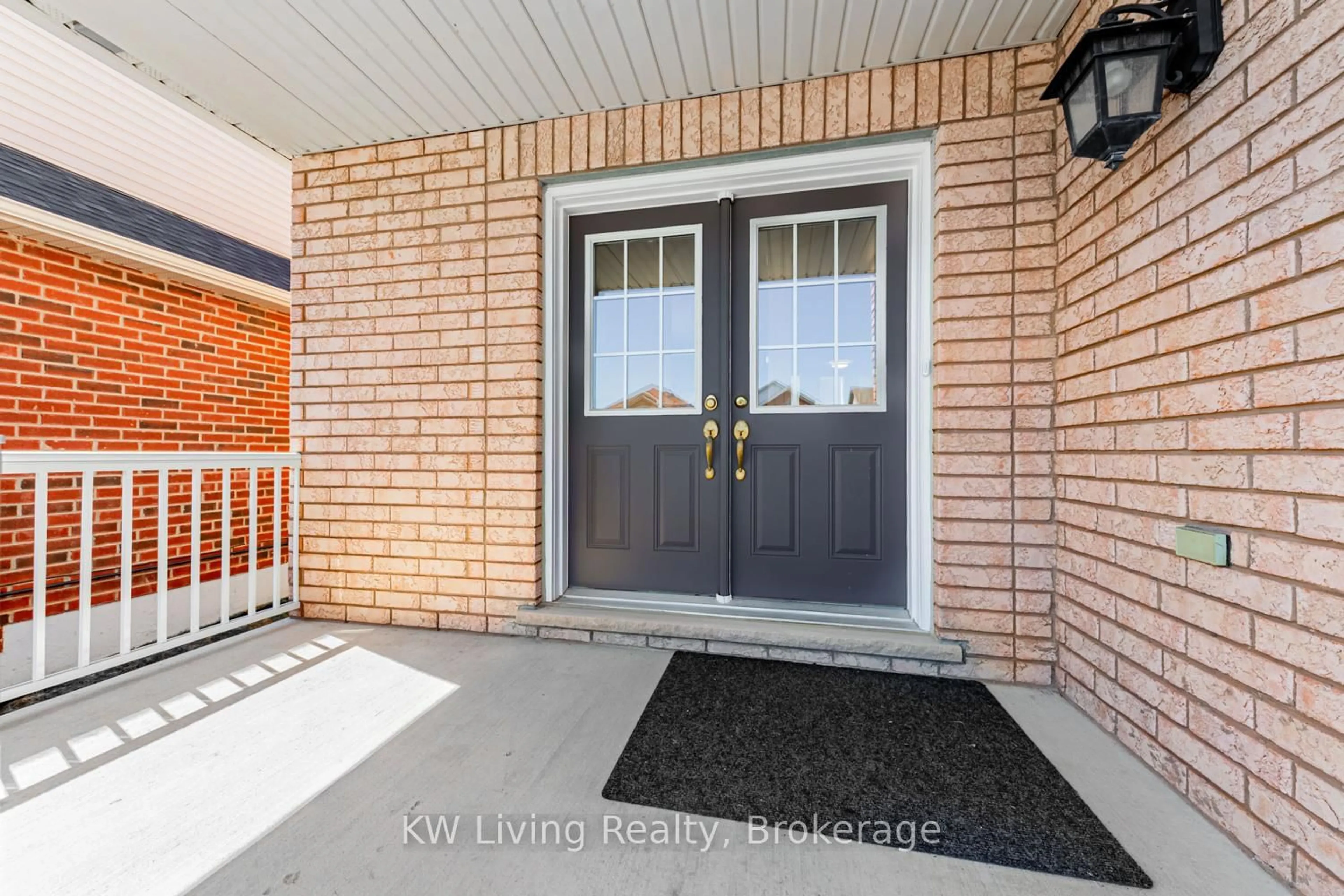 Indoor entryway for 14 Charlemagne Ave, Barrie Ontario L4M 0A9