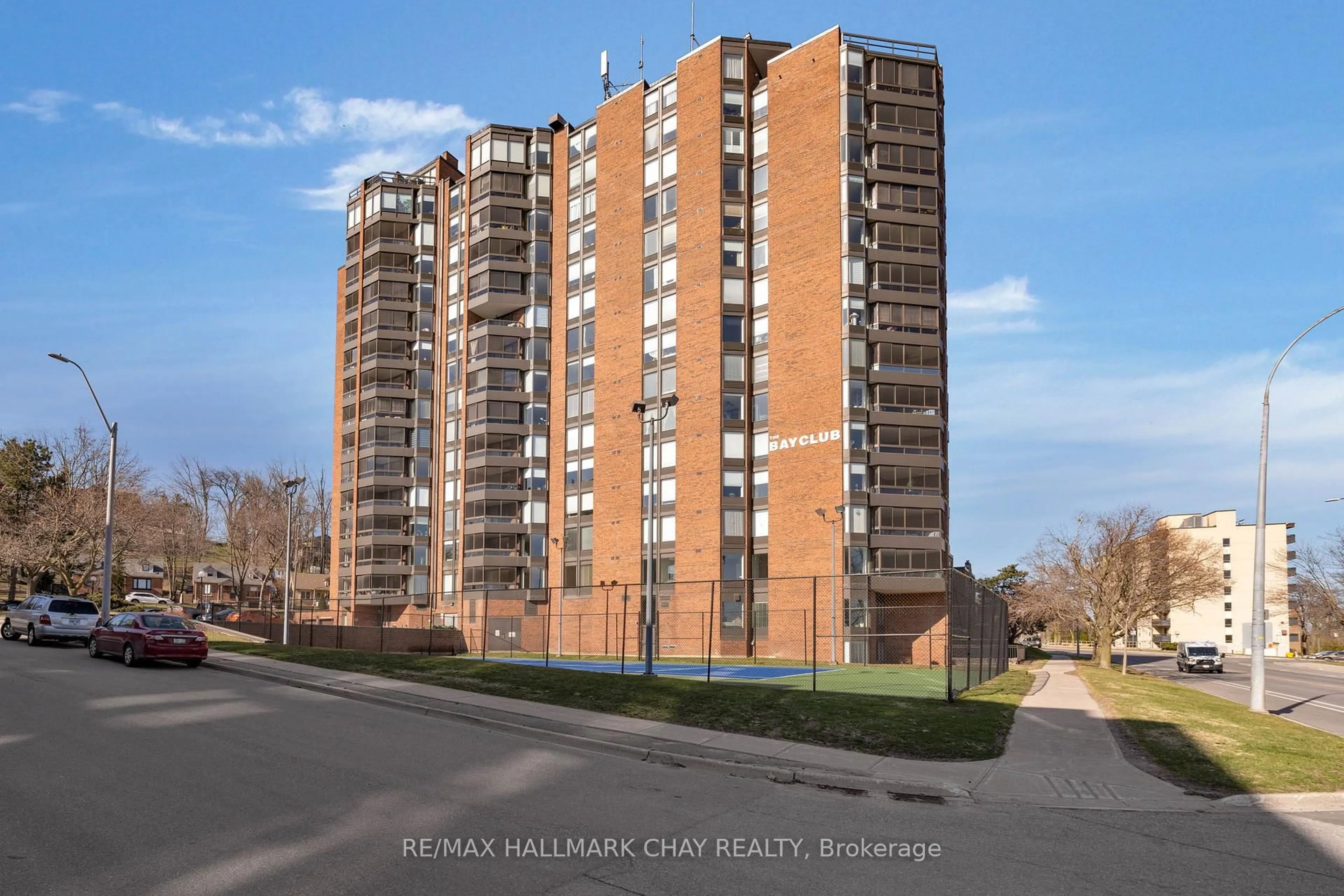 A pic from outside/outdoor area/front of a property/back of a property/a pic from drone, city buildings view from balcony for 181 Collier St #1403, Barrie Ontario L4M 5L6