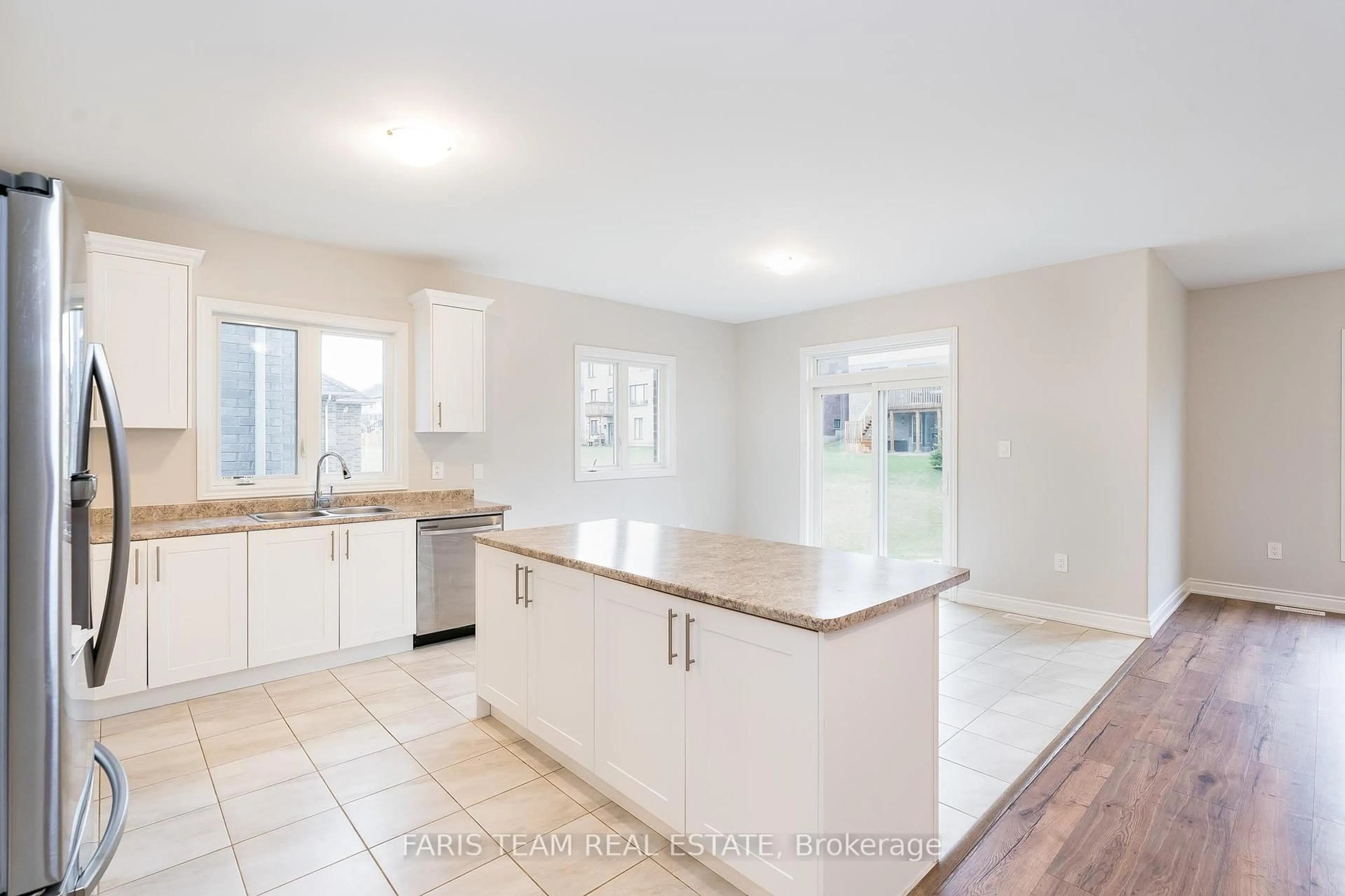 Open concept kitchen, ceramic/tile floor for 3039 Sierra Dr, Orillia Ontario L3V 8L9