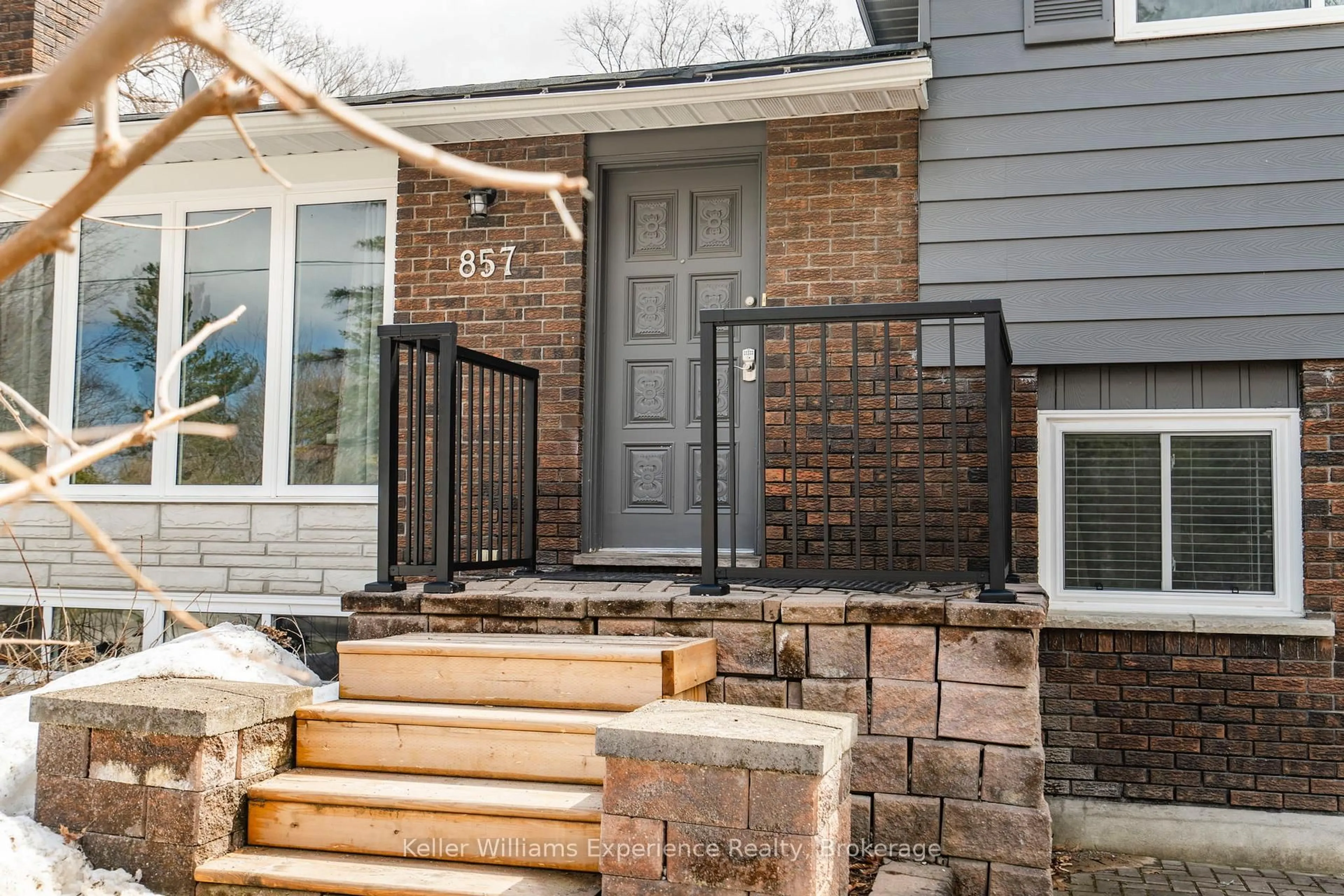 Home with brick exterior material, street for 857 Victoria St, Midland Ontario L4R 1B7