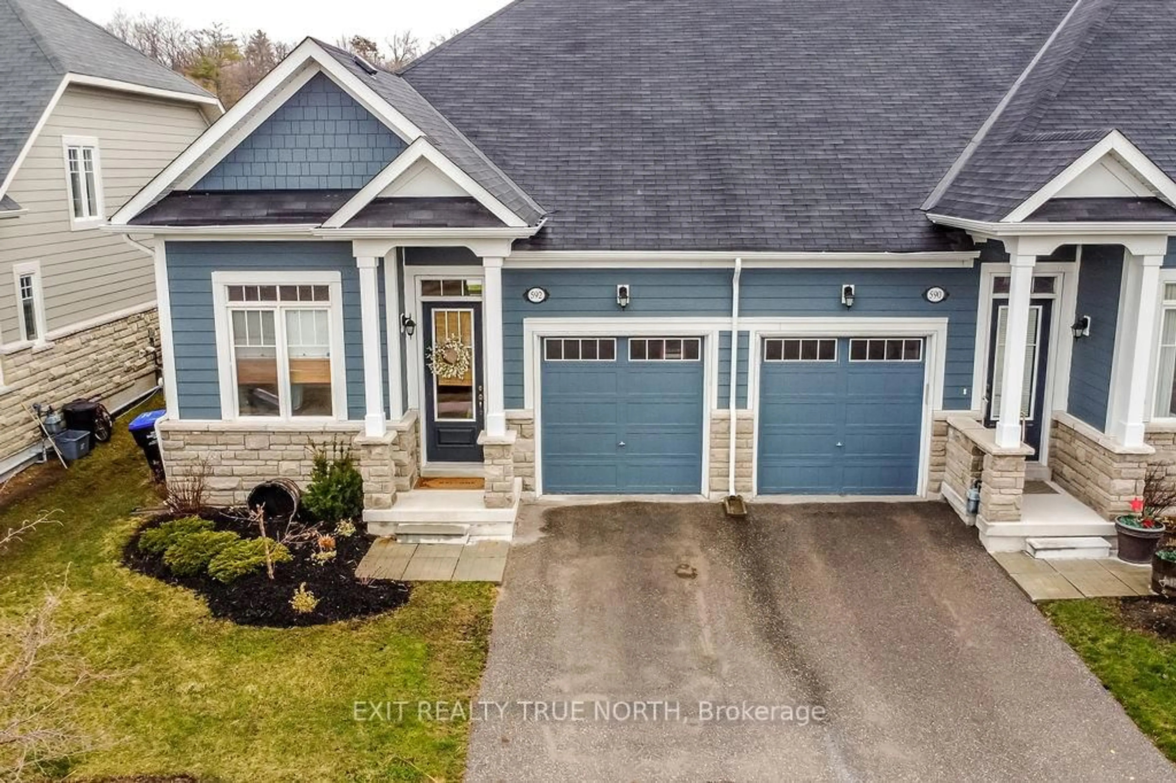 A pic from outside/outdoor area/front of a property/back of a property/a pic from drone, street for 592 Bayport Blvd, Midland Ontario L4R 0G4