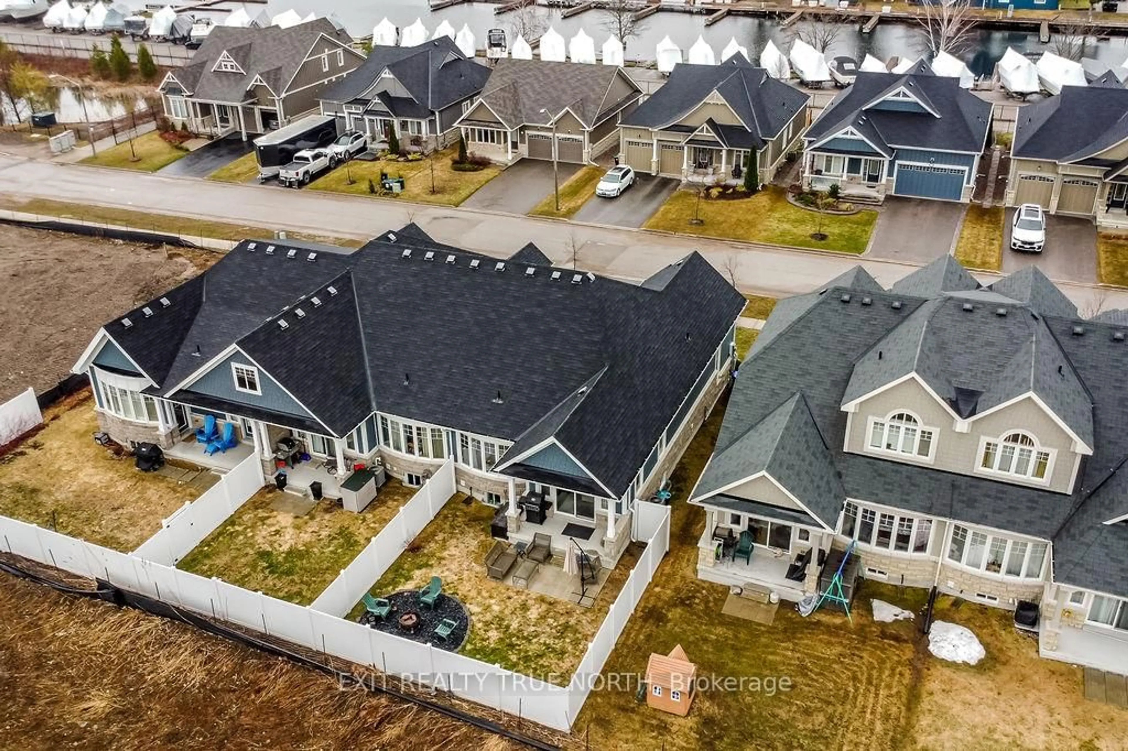 A pic from outside/outdoor area/front of a property/back of a property/a pic from drone, street for 592 Bayport Blvd, Midland Ontario L4R 0G4