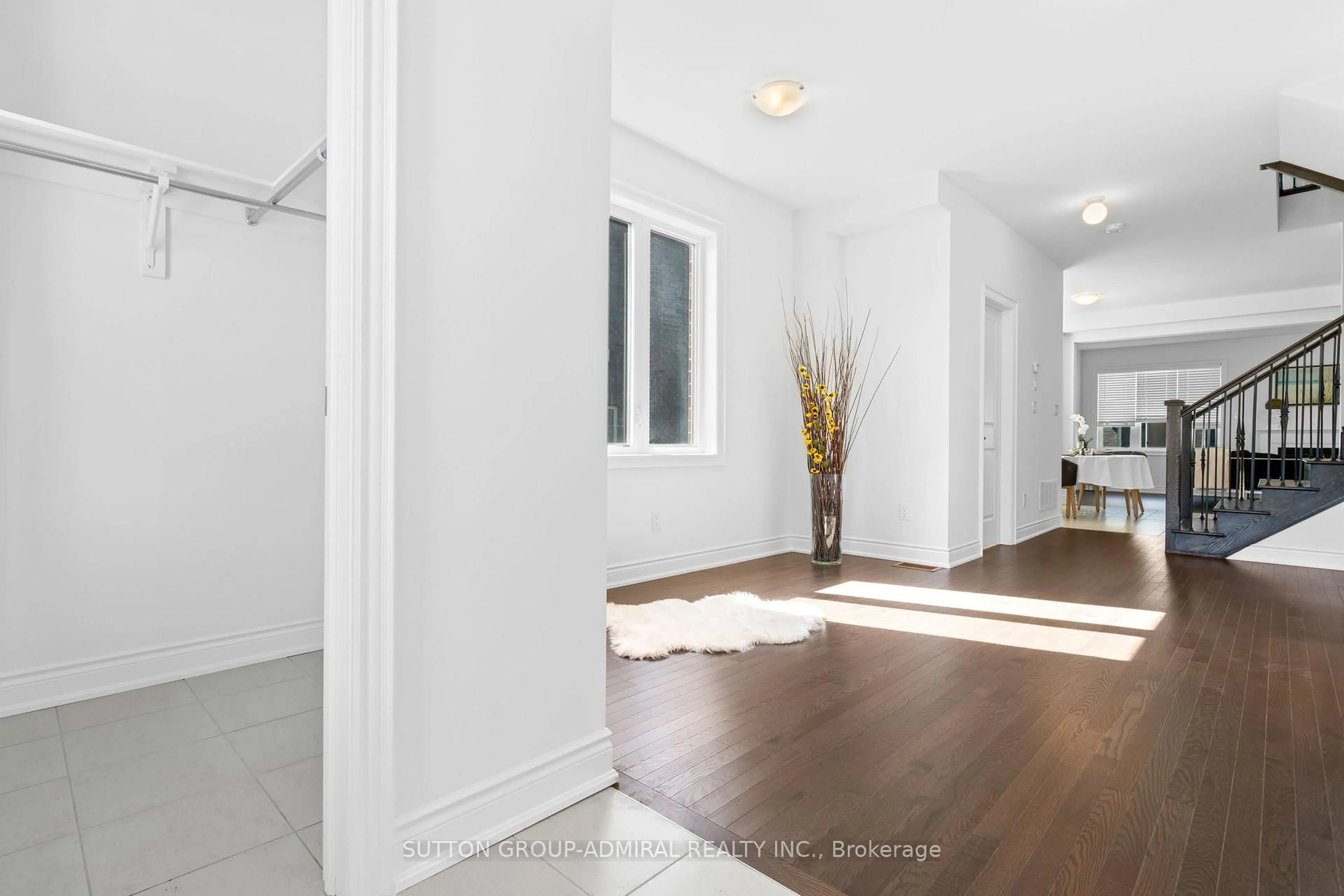 Indoor entryway for 22 Autumn Dr, Wasaga Beach Ontario L9Z 1J9