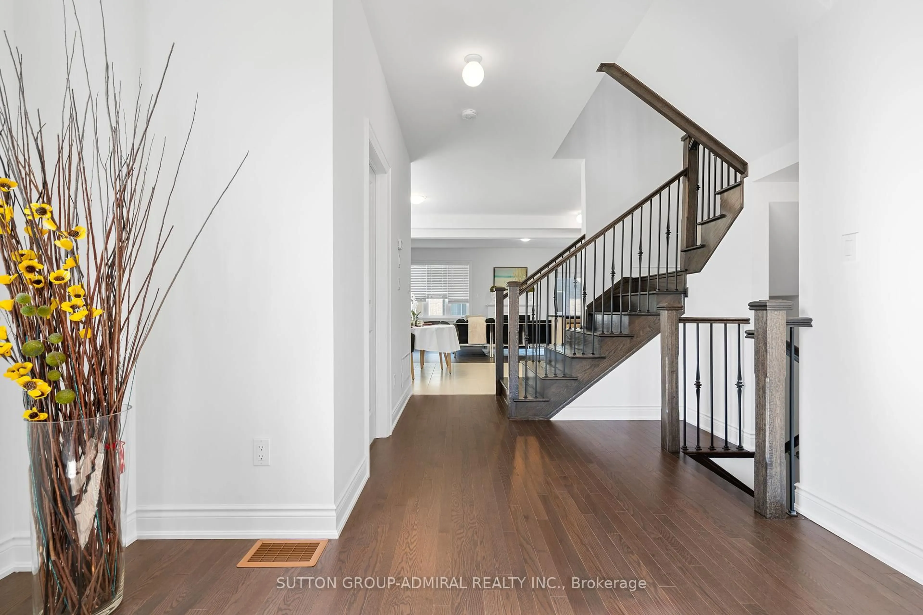 Indoor foyer for 22 Autumn Dr, Wasaga Beach Ontario L9Z 1J9