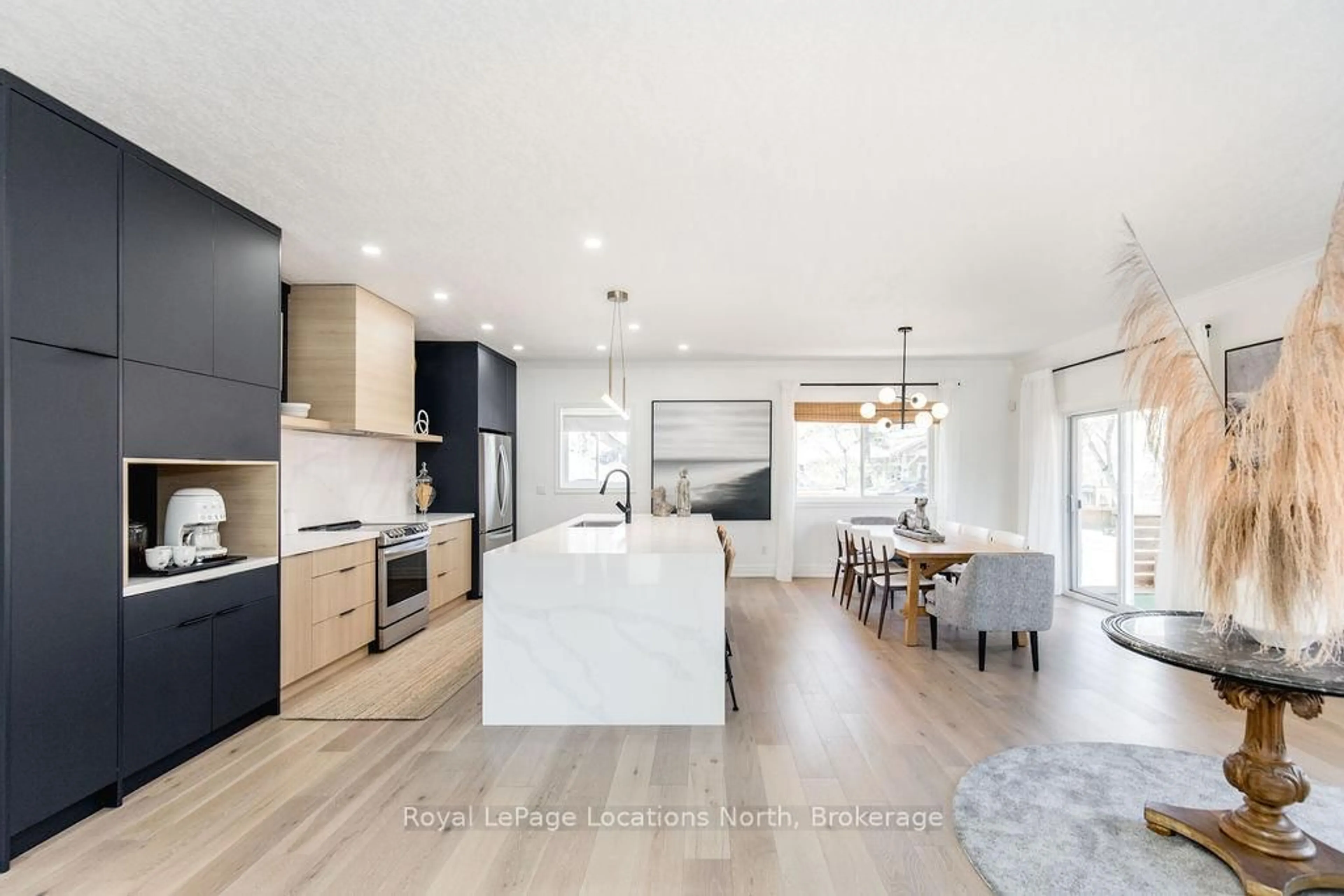 Open concept kitchen, unknown for 256 OLD MOSLEY St, Wasaga Beach Ontario L9Z 2J2