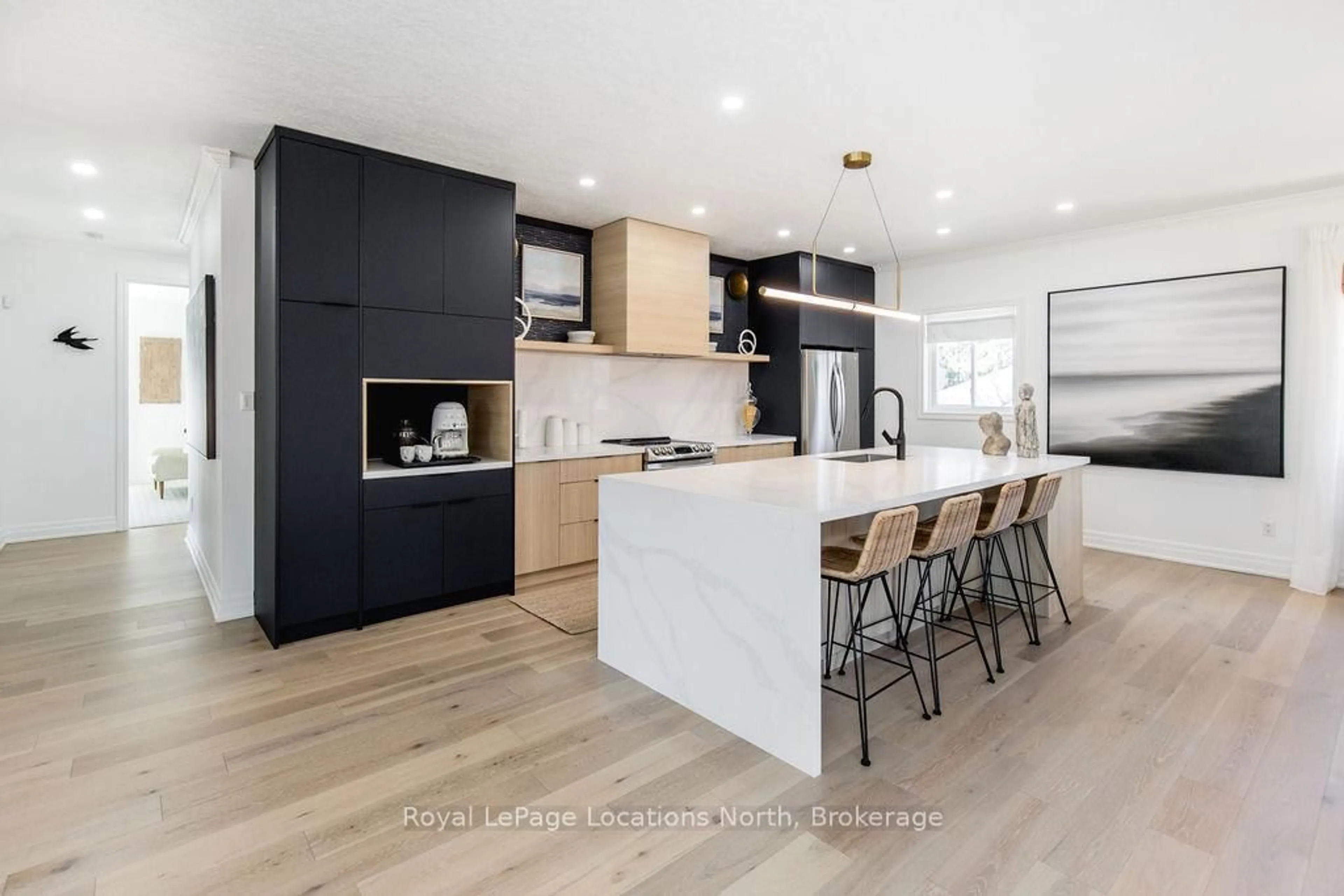 Open concept kitchen, unknown for 256 OLD MOSLEY St, Wasaga Beach Ontario L9Z 2J2