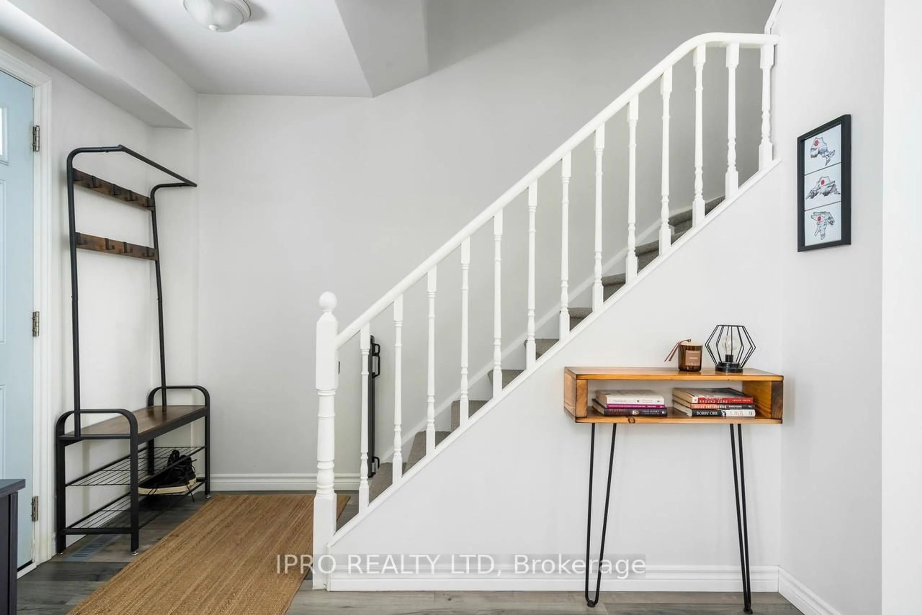 Indoor entryway for 19 Reid Cres, Collingwood Ontario L9Y 4J9