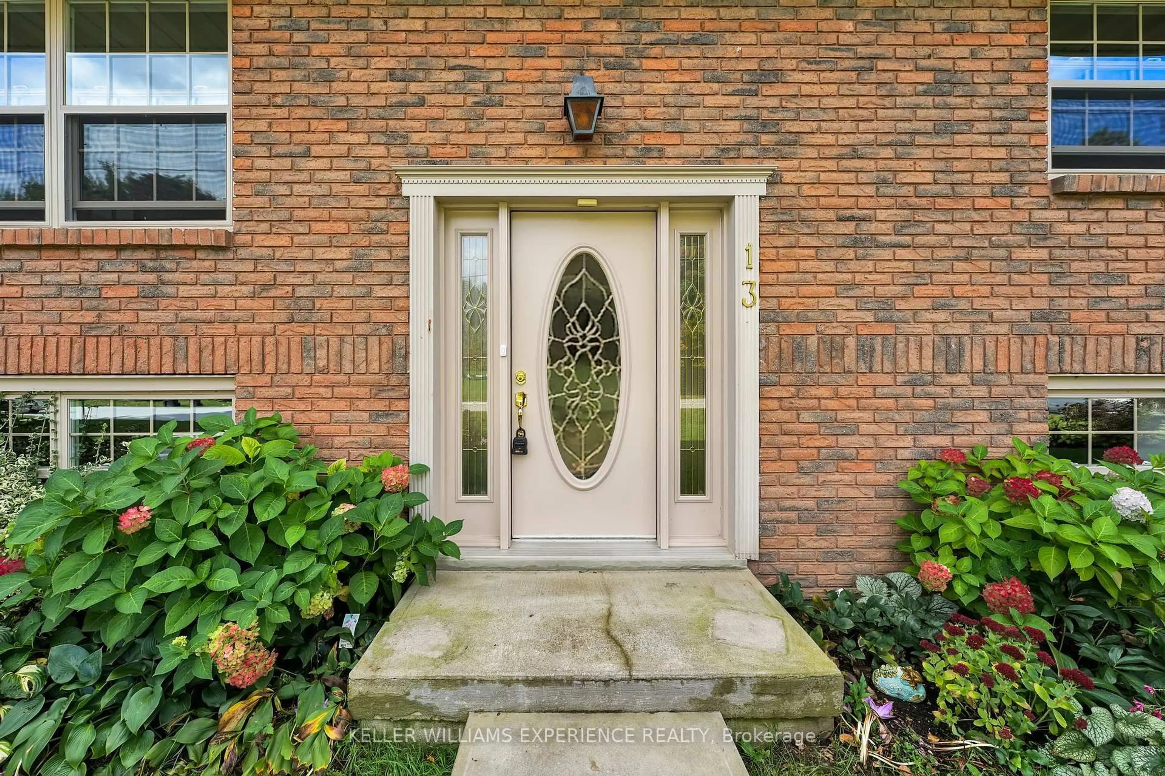 Indoor entryway for 13 Jardine Cres, Clearview Ontario L0M 1G0