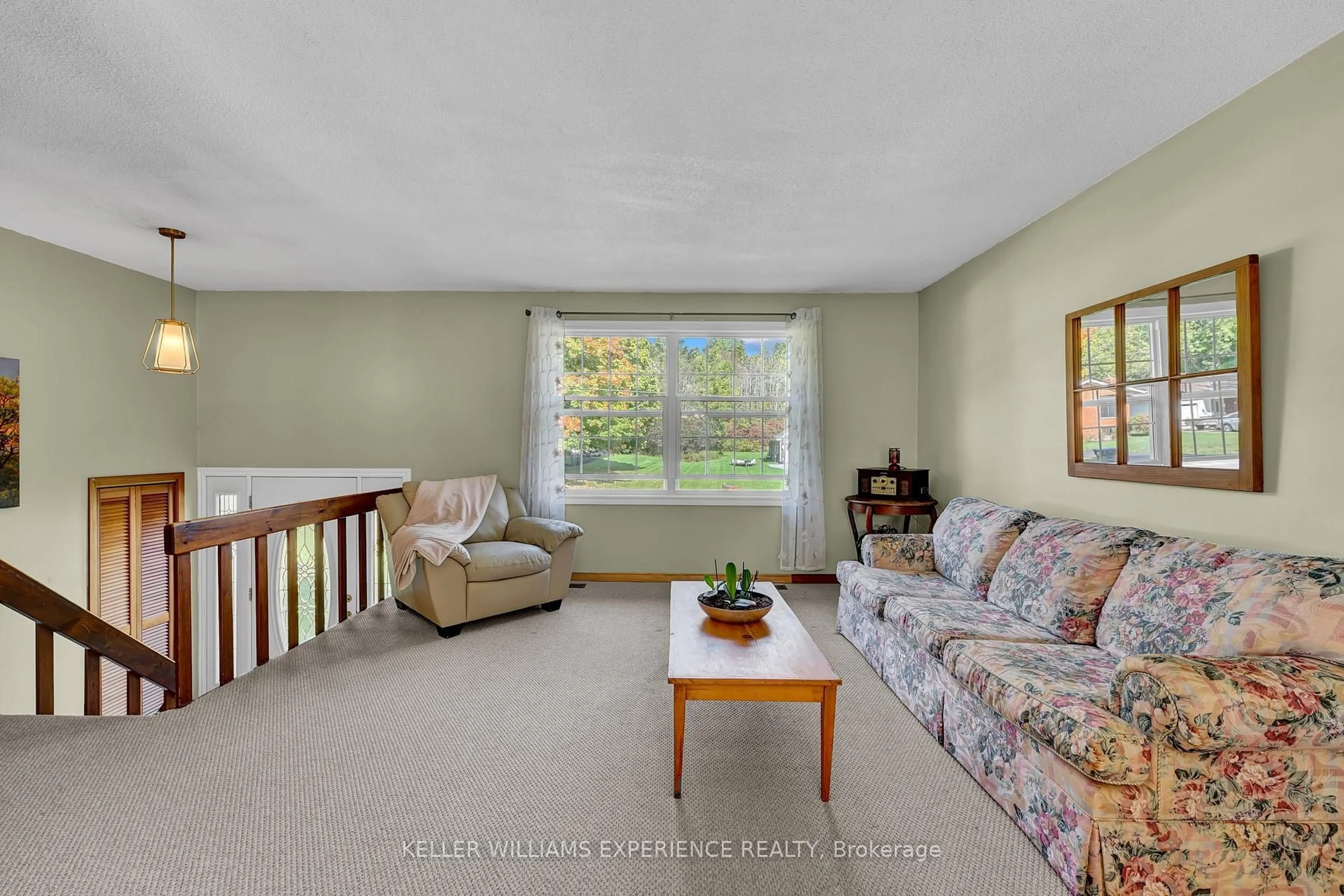 Living room with furniture, unknown for 13 Jardine Cres, Clearview Ontario L0M 1G0