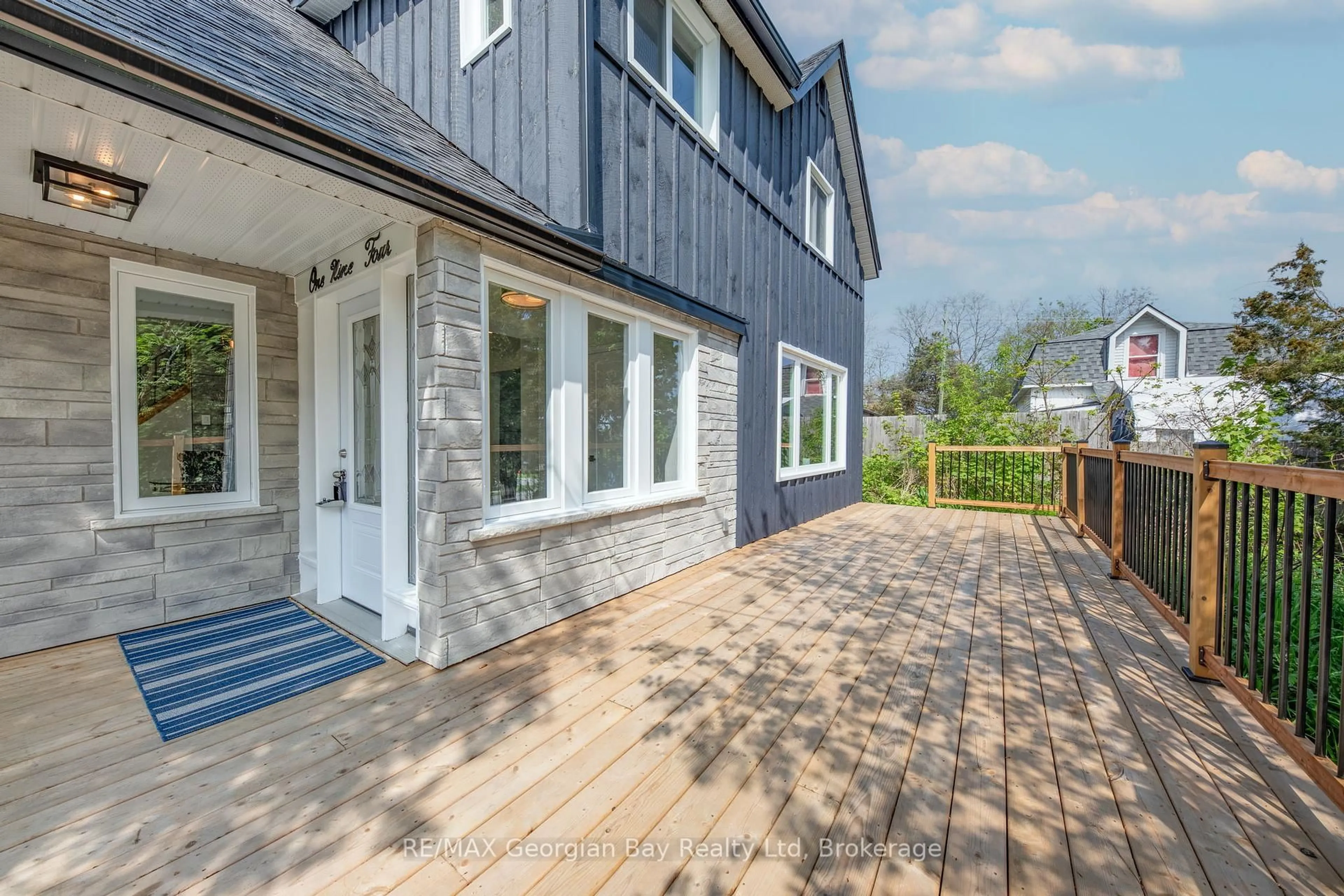 Home with brick exterior material, street for 194 CHARLES St, Midland Ontario L4R 2X7