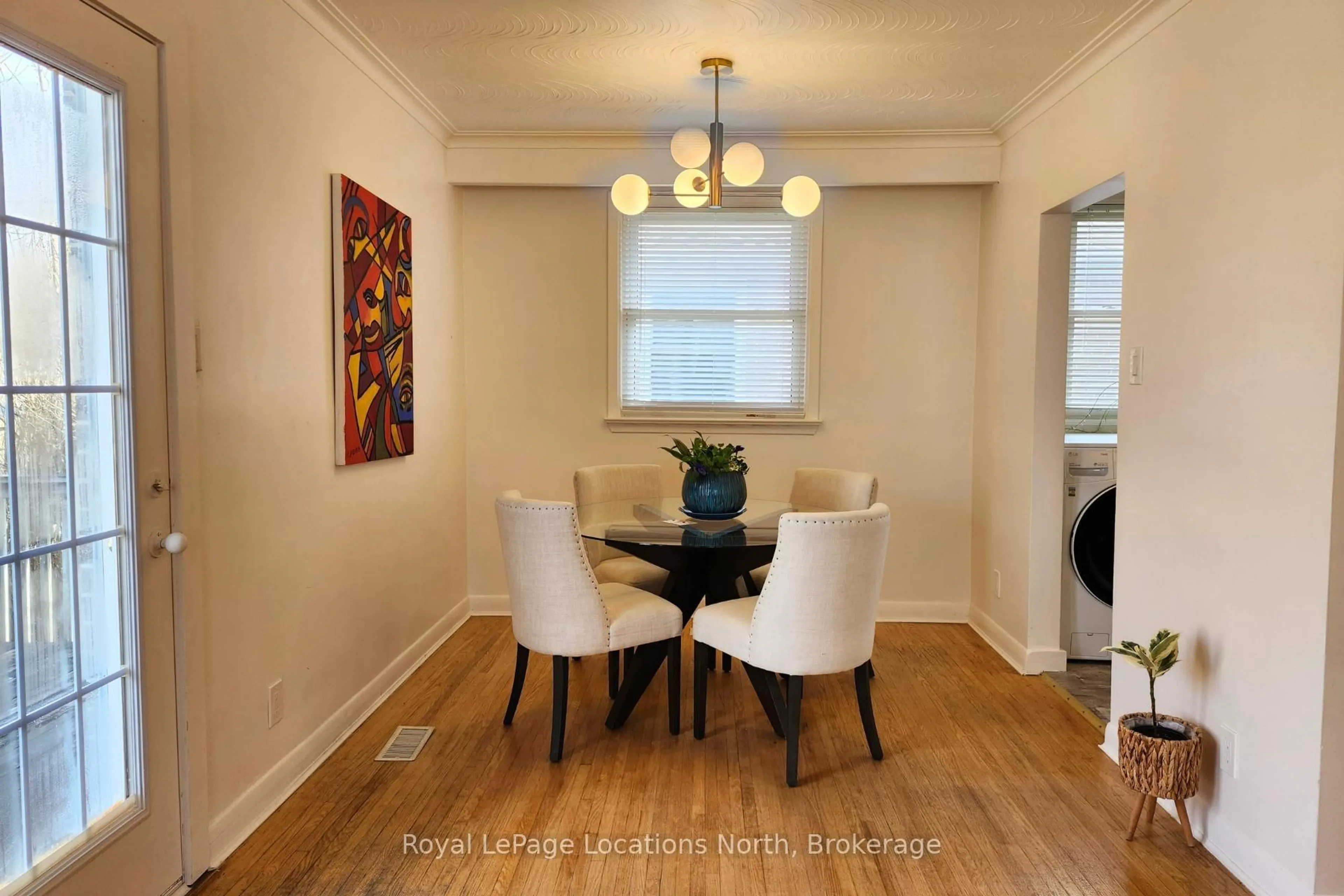 Dining room, wood/laminate floor for 635 Oak St, Collingwood Ontario L9Y 2Z7