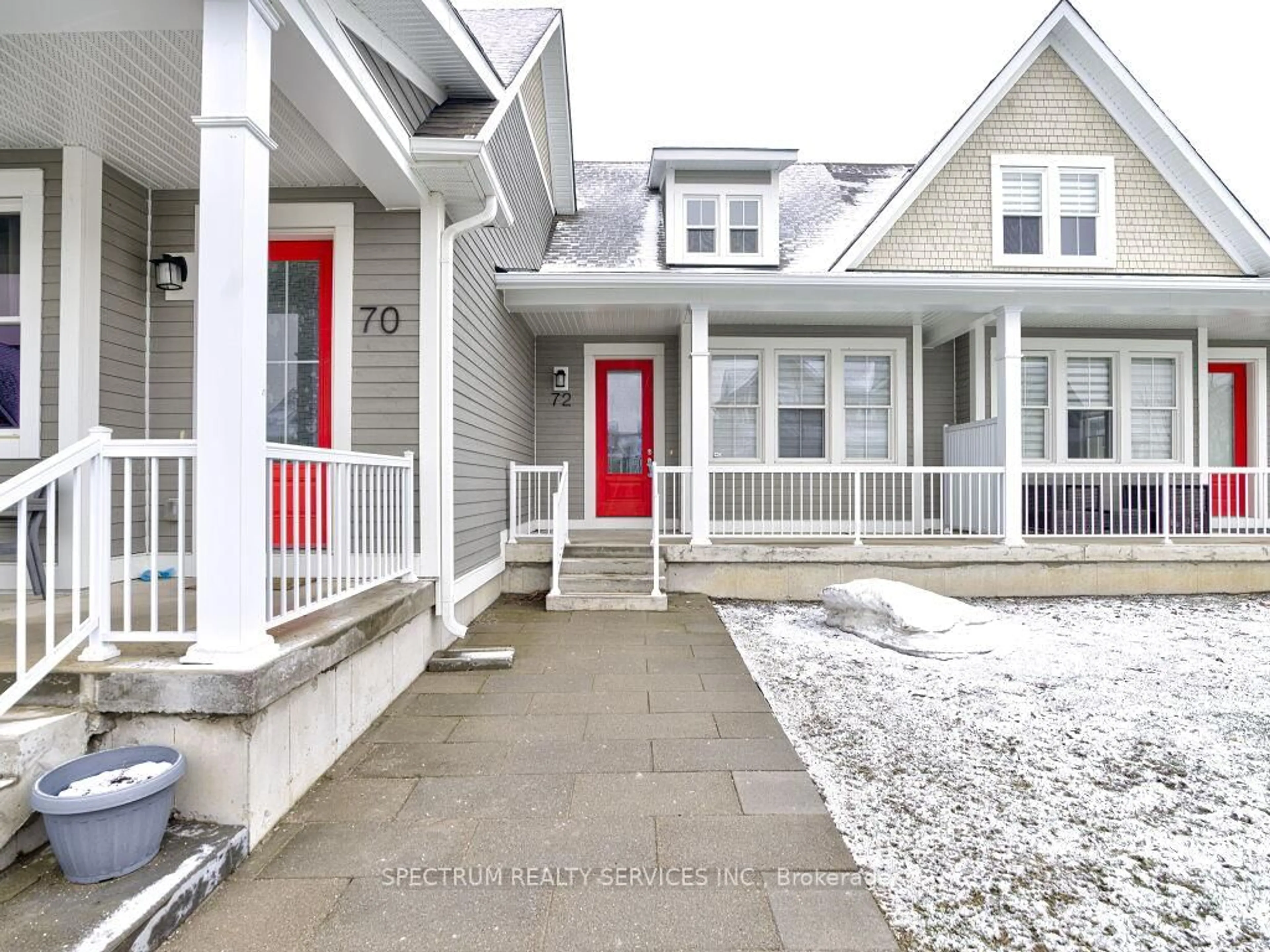 Home with vinyl exterior material, street for 72 Discovery Tr #10, Midland Ontario L4R 0H4